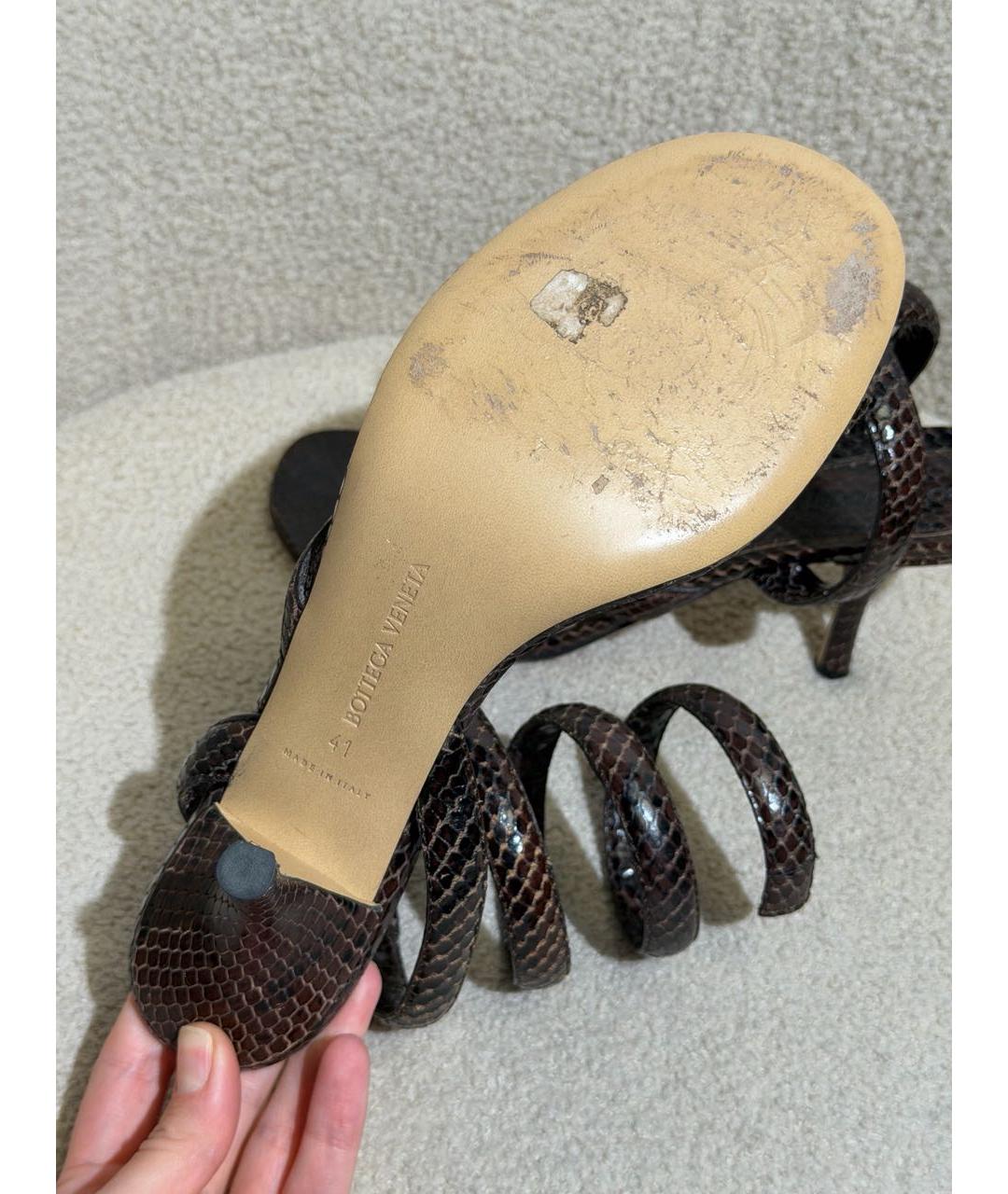 BOTTEGA VENETA Коричневые кожаные босоножки, фото 8