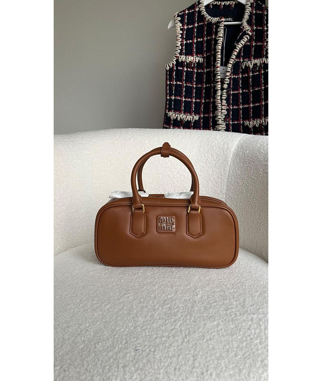 MIU MIU Коричневая кожаная сумка с короткими ручками, фото 2