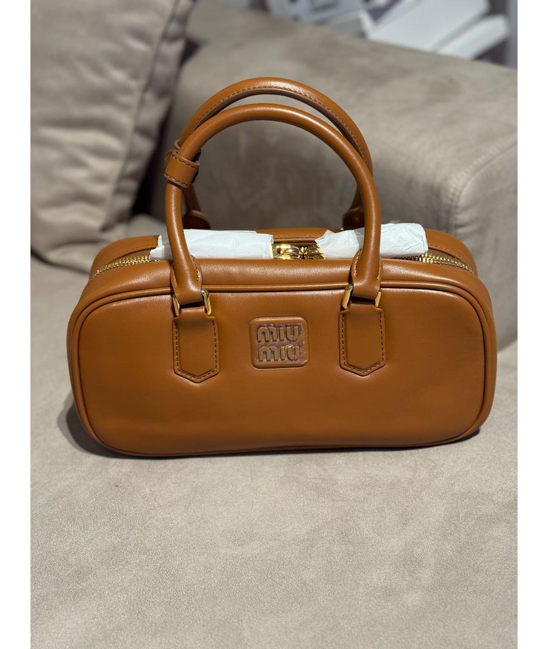 MIU MIU Коричневая кожаная сумка с короткими ручками, фото 4