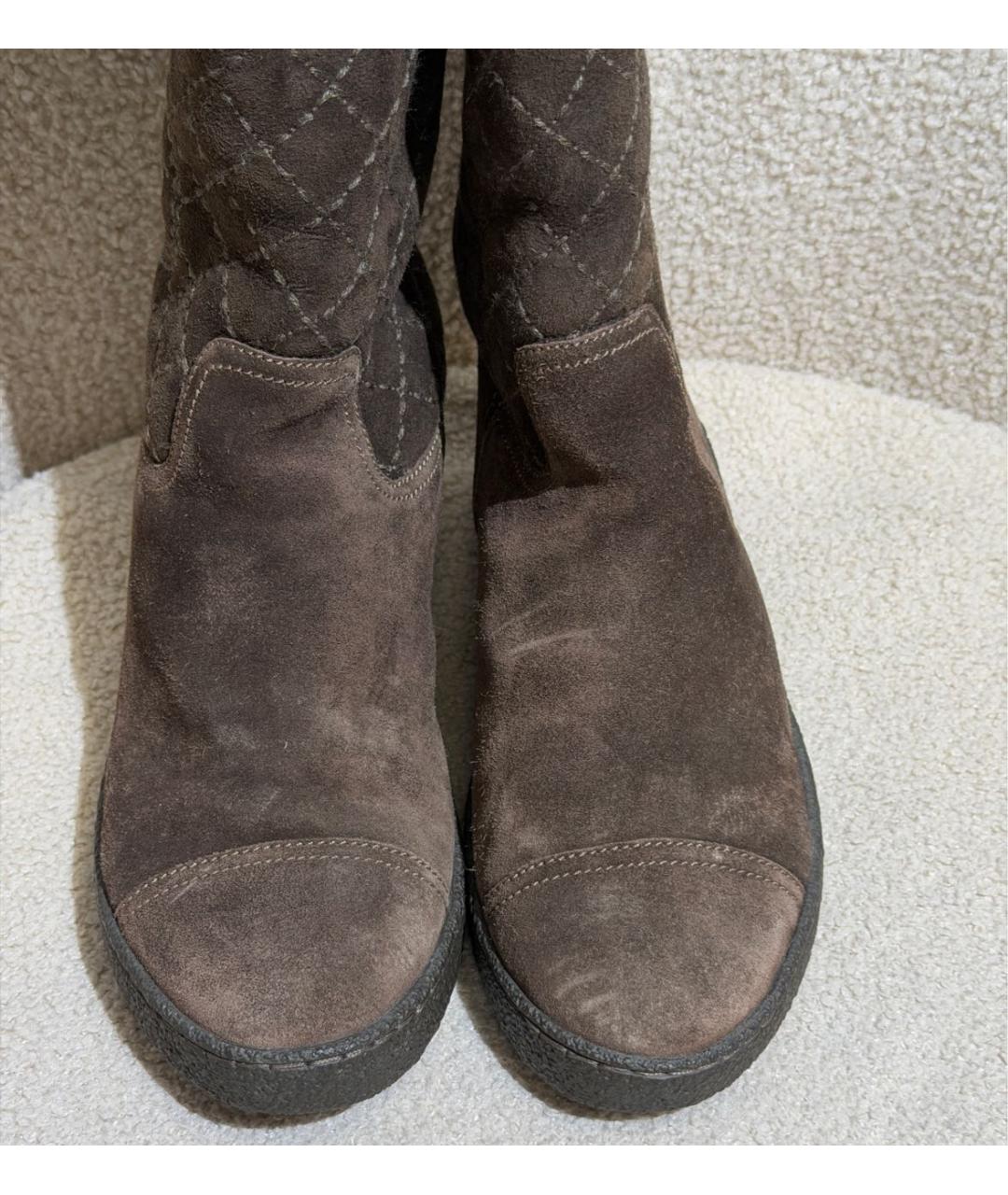 CHANEL Коричневые замшевые сапоги, фото 2