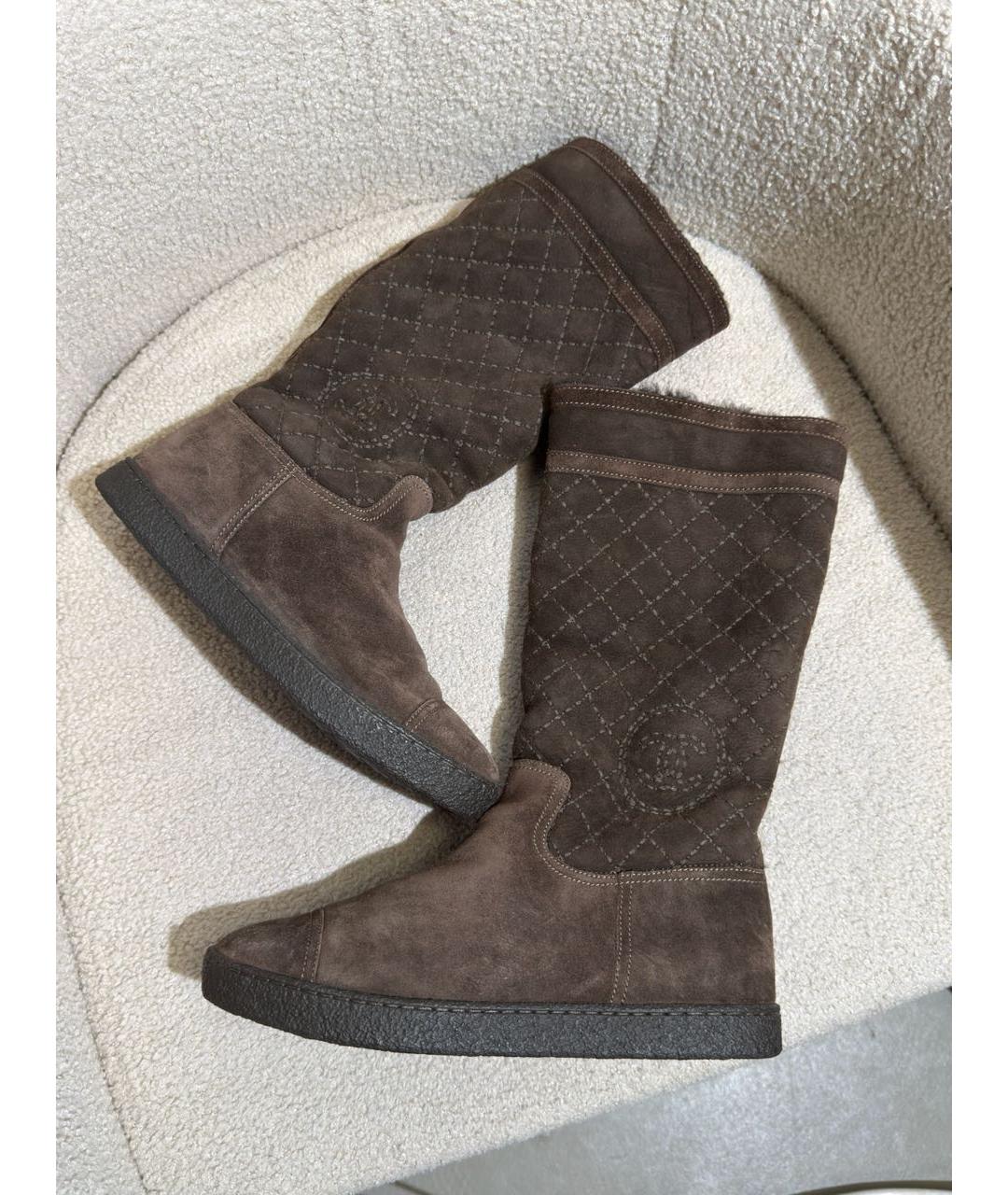 CHANEL Коричневые замшевые сапоги, фото 5