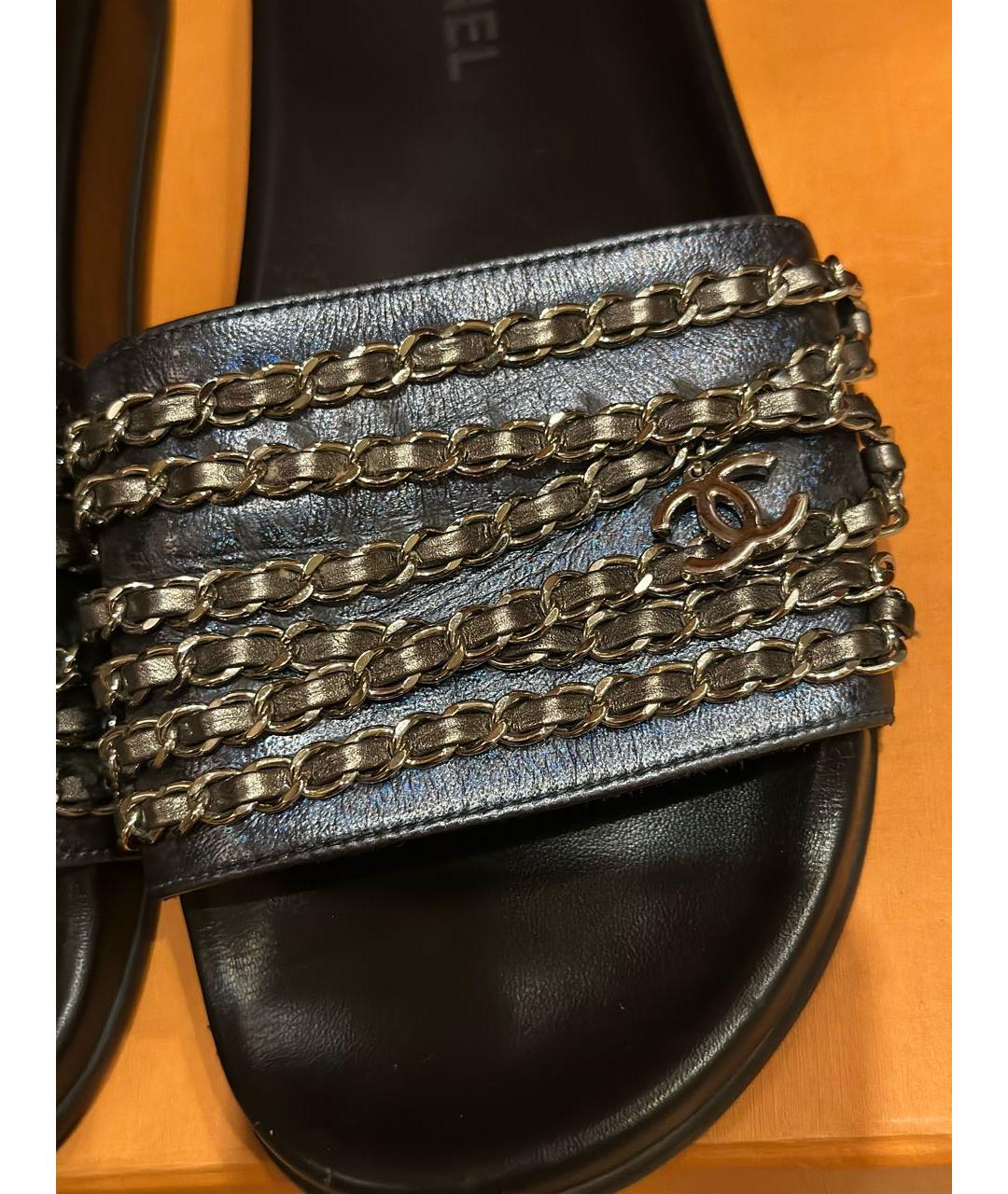 CHANEL Темно-синие кожаные шлепанцы, фото 4