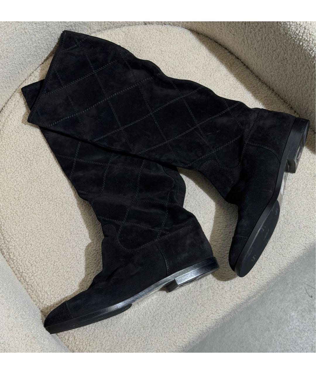CHANEL Черные замшевые сапоги, фото 5
