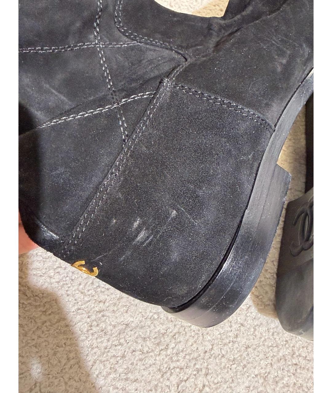 CHANEL Черные замшевые сапоги, фото 8