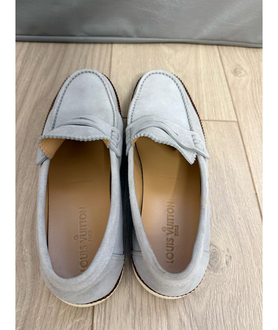 LOUIS VUITTON Серые замшевые мокасины, фото 3