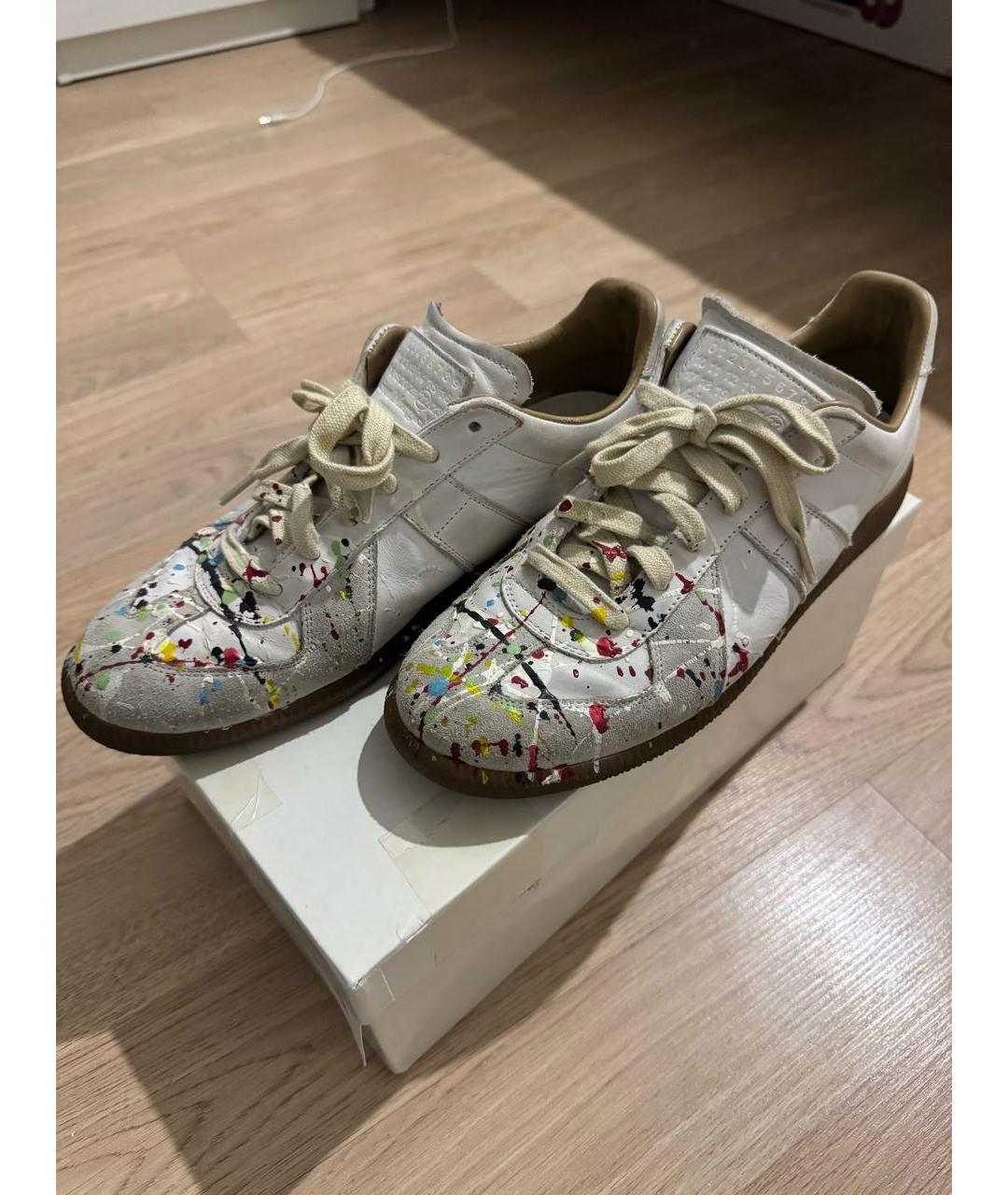 MAISON MARGIELA Белые нубуковые низкие кроссовки / кеды, фото 2