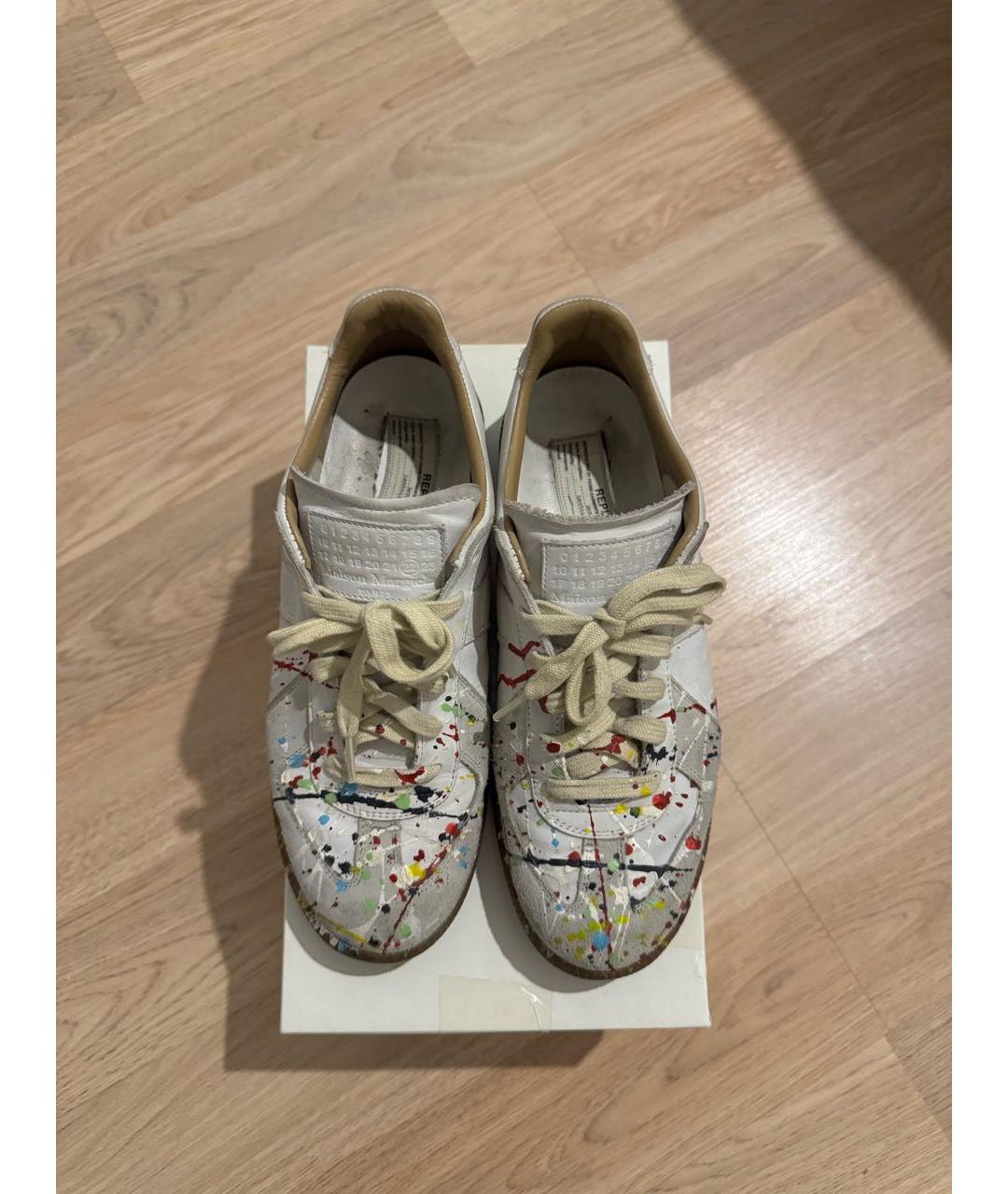 MAISON MARGIELA Белые нубуковые низкие кроссовки / кеды, фото 3