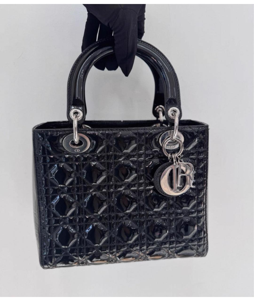 CHRISTIAN DIOR Черная сумка с короткими ручками из лакированной кожи, фото 2