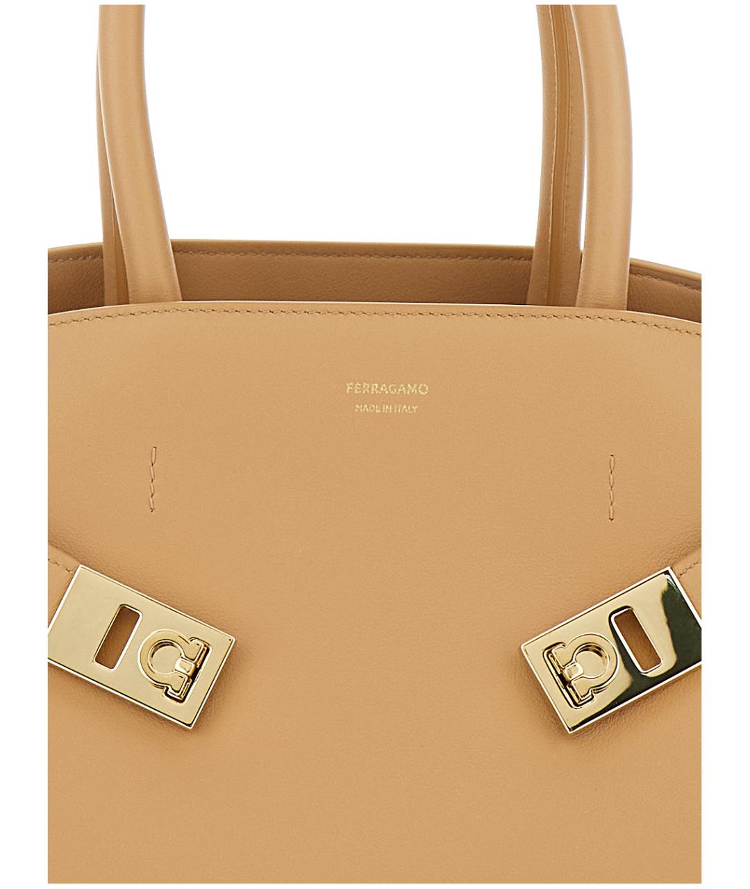 FERRAGAMO Бежевая кожаная сумка через плечо, фото 3