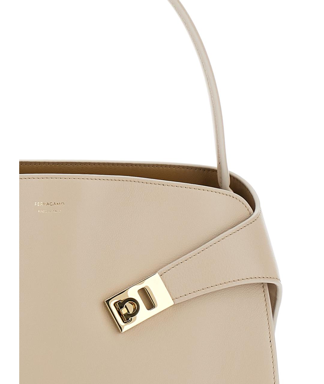 FERRAGAMO Бежевая кожаная сумка через плечо, фото 3