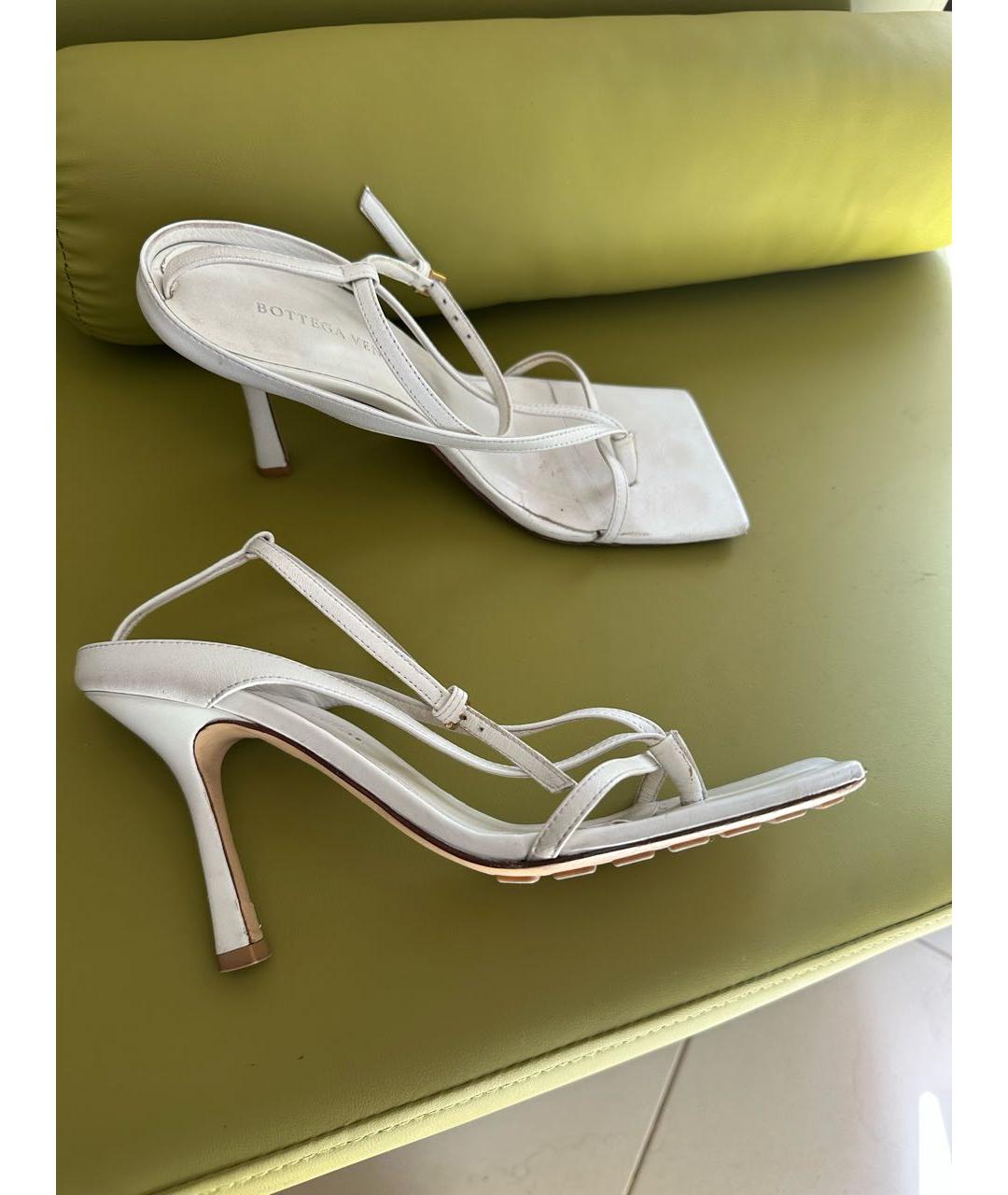 BOTTEGA VENETA Белые кожаные босоножки, фото 5