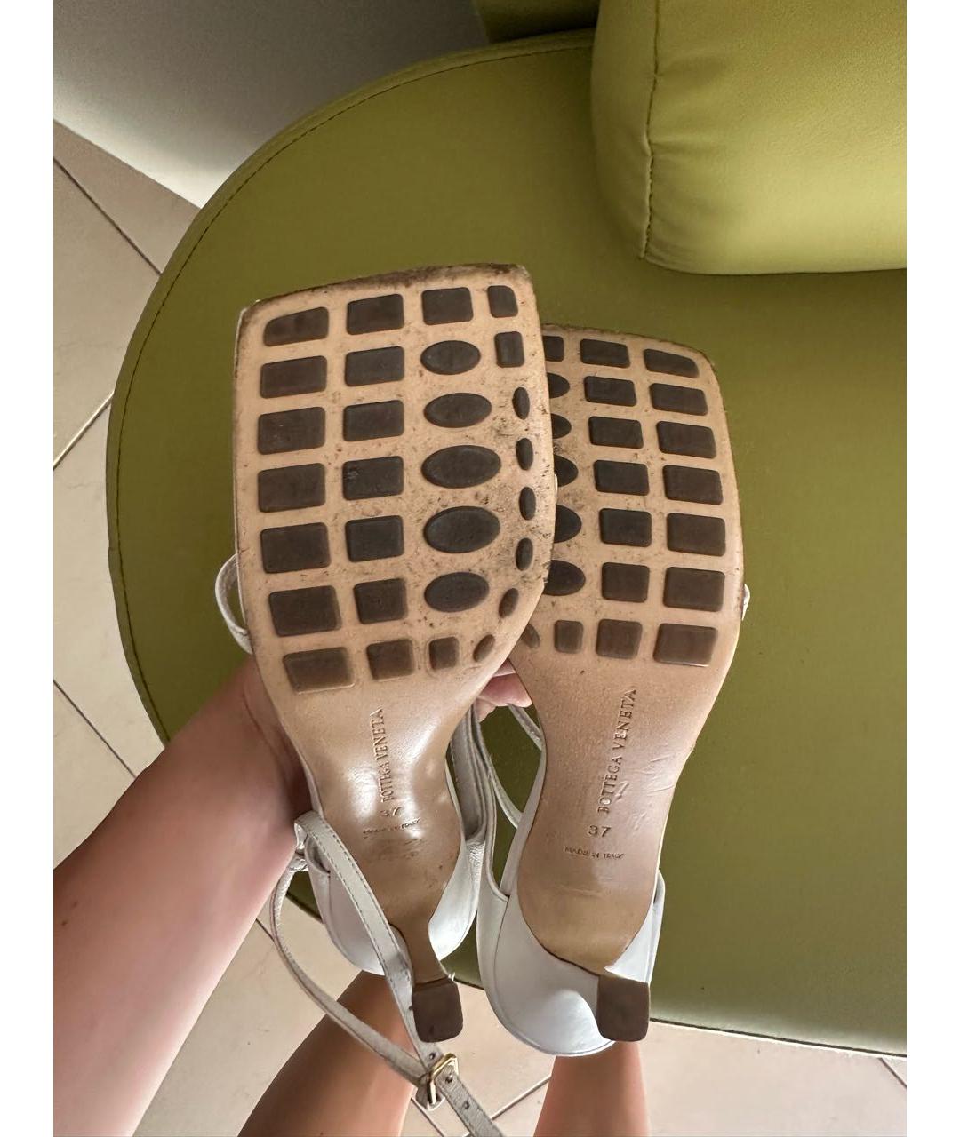 BOTTEGA VENETA Белые кожаные босоножки, фото 4