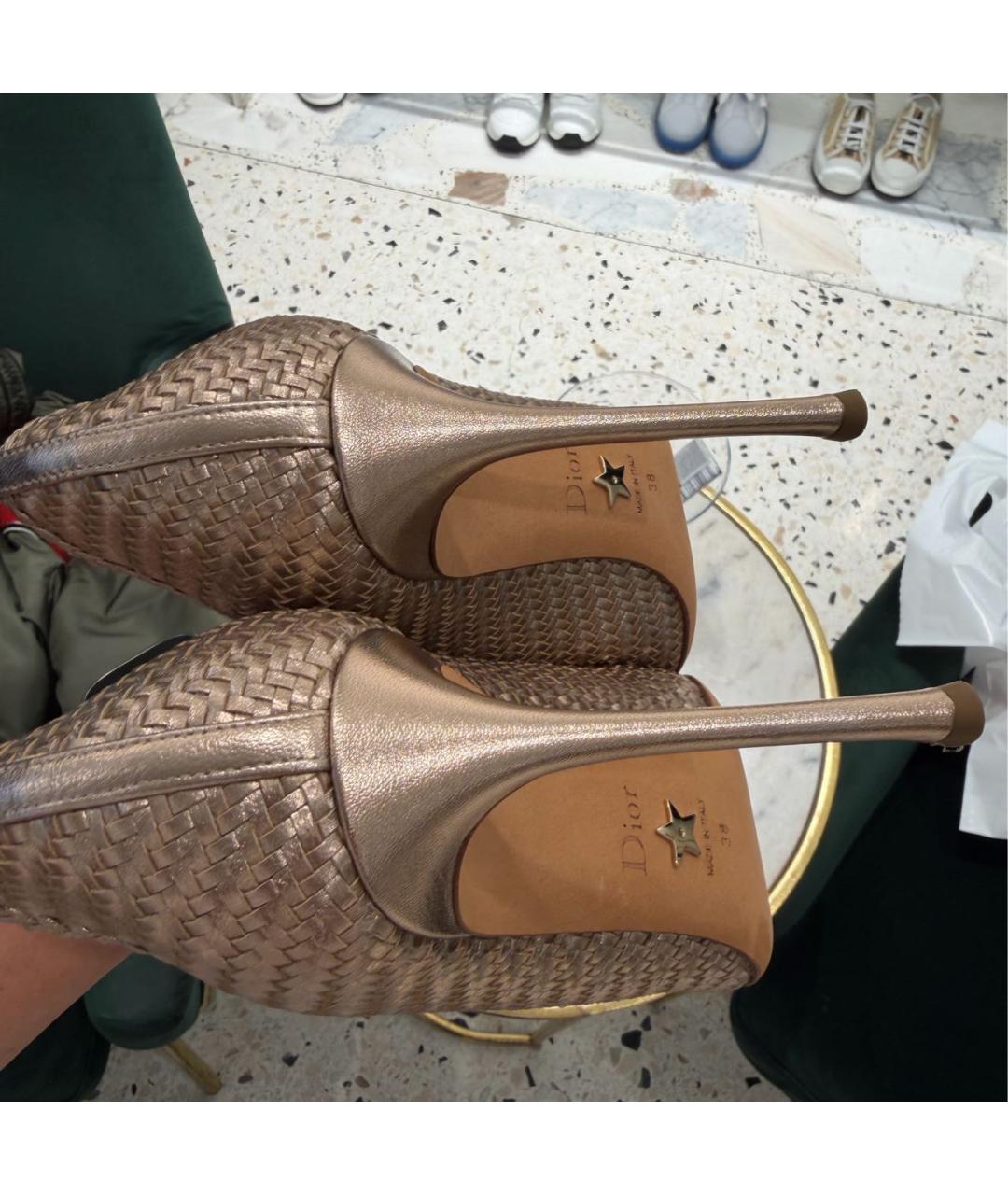 CHRISTIAN DIOR Золотые кожаные туфли, фото 6