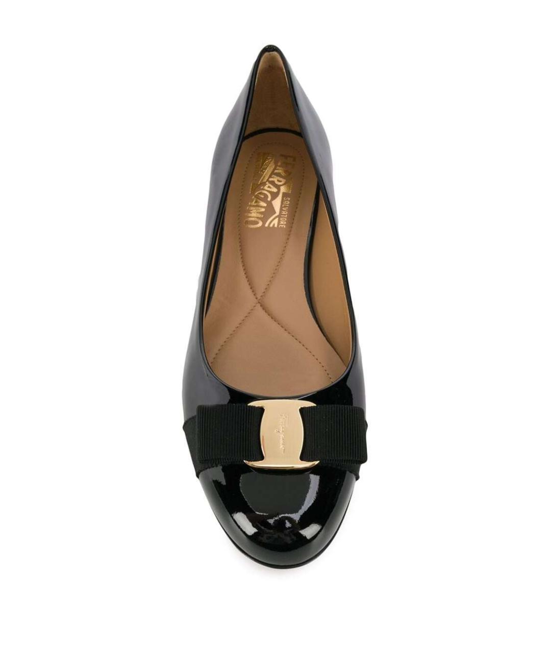 FERRAGAMO Черные балетки из лакированной кожи, фото 4