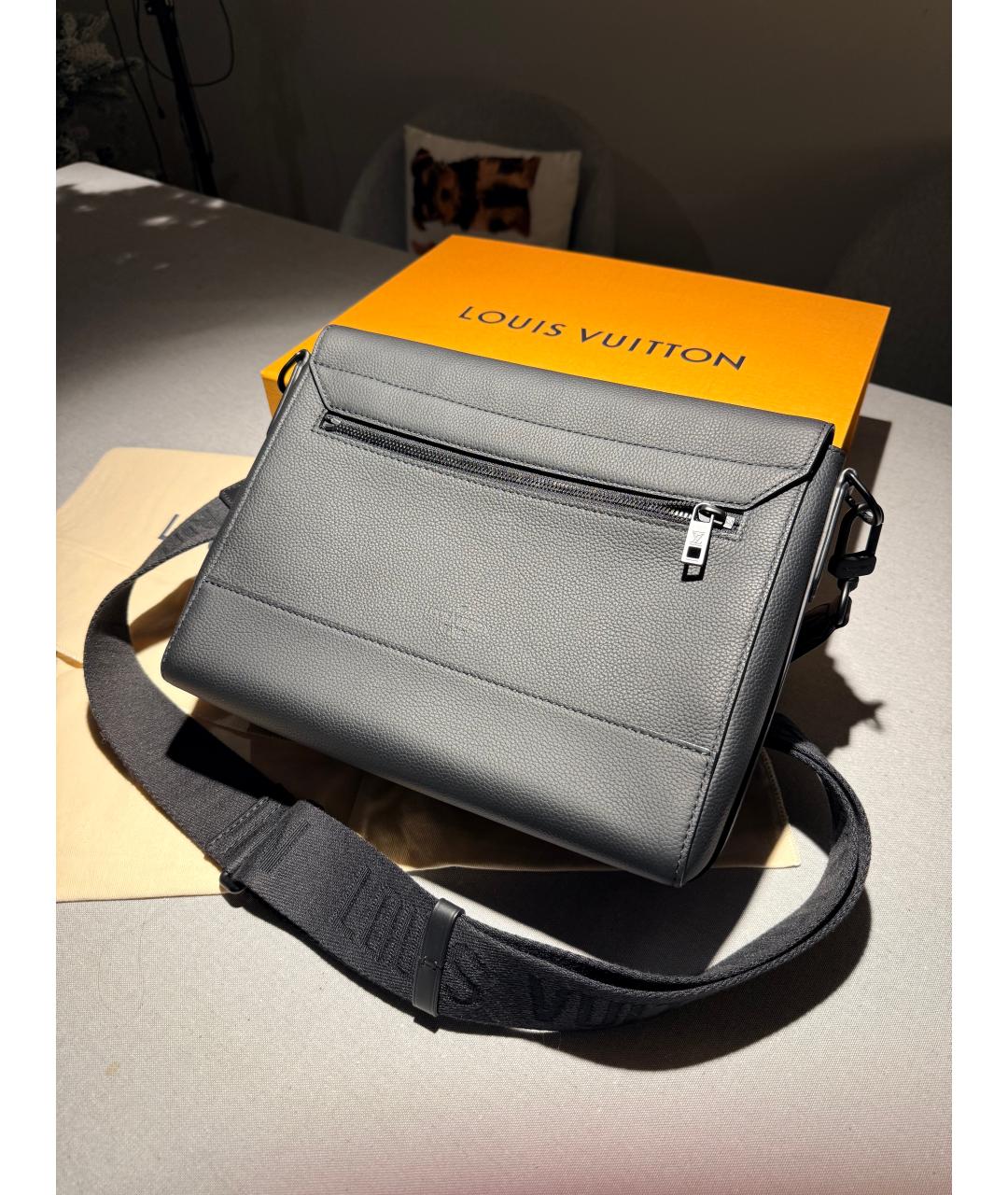 LOUIS VUITTON Черная кожаная сумка на плечо, фото 2