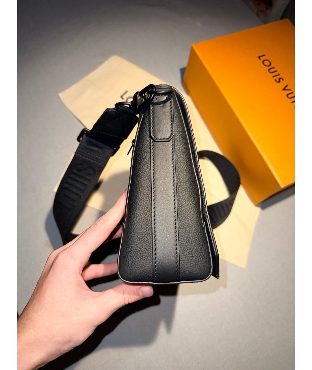 LOUIS VUITTON Черная кожаная сумка на плечо, фото 5