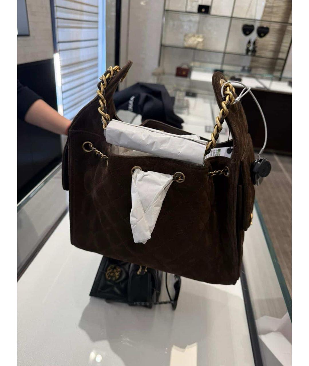 CHANEL Коричневая замшевая сумка через плечо, фото 2