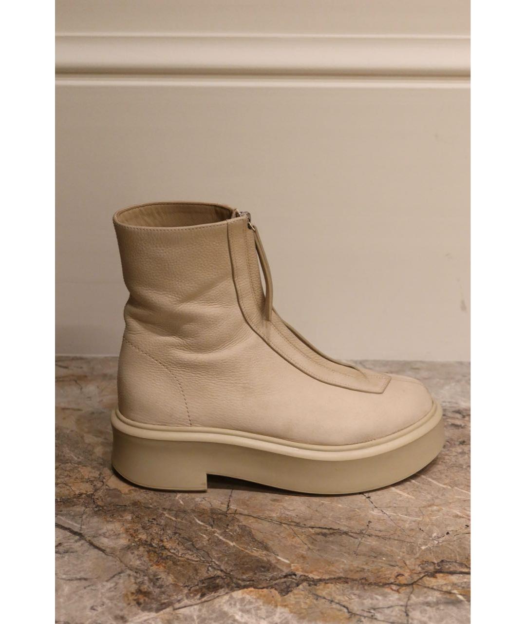THE ROW Бежевые нубуковые ботинки, фото 9