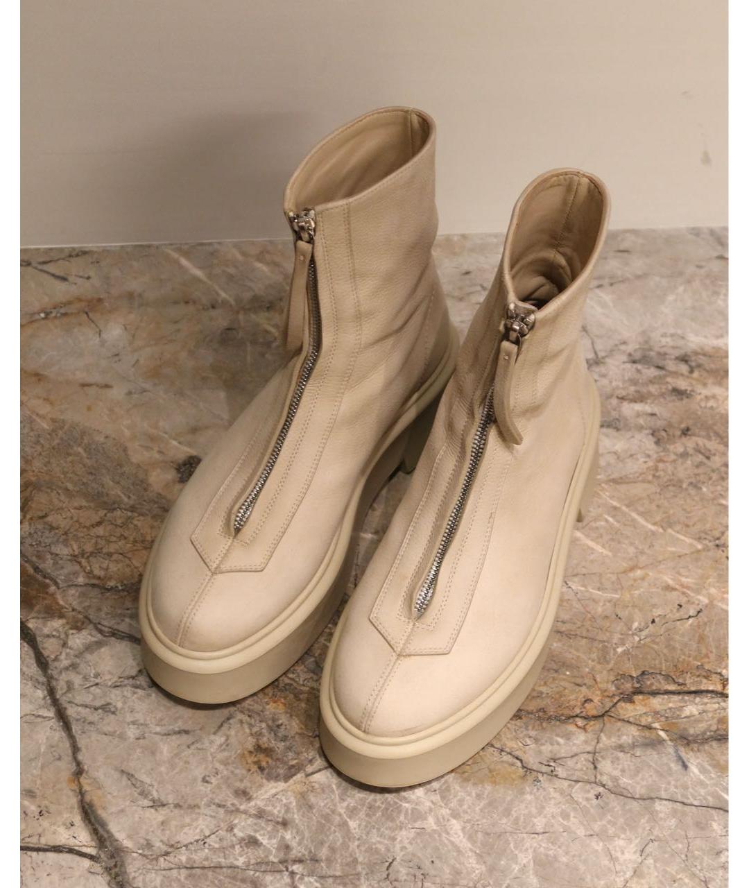 THE ROW Бежевые нубуковые ботинки, фото 3