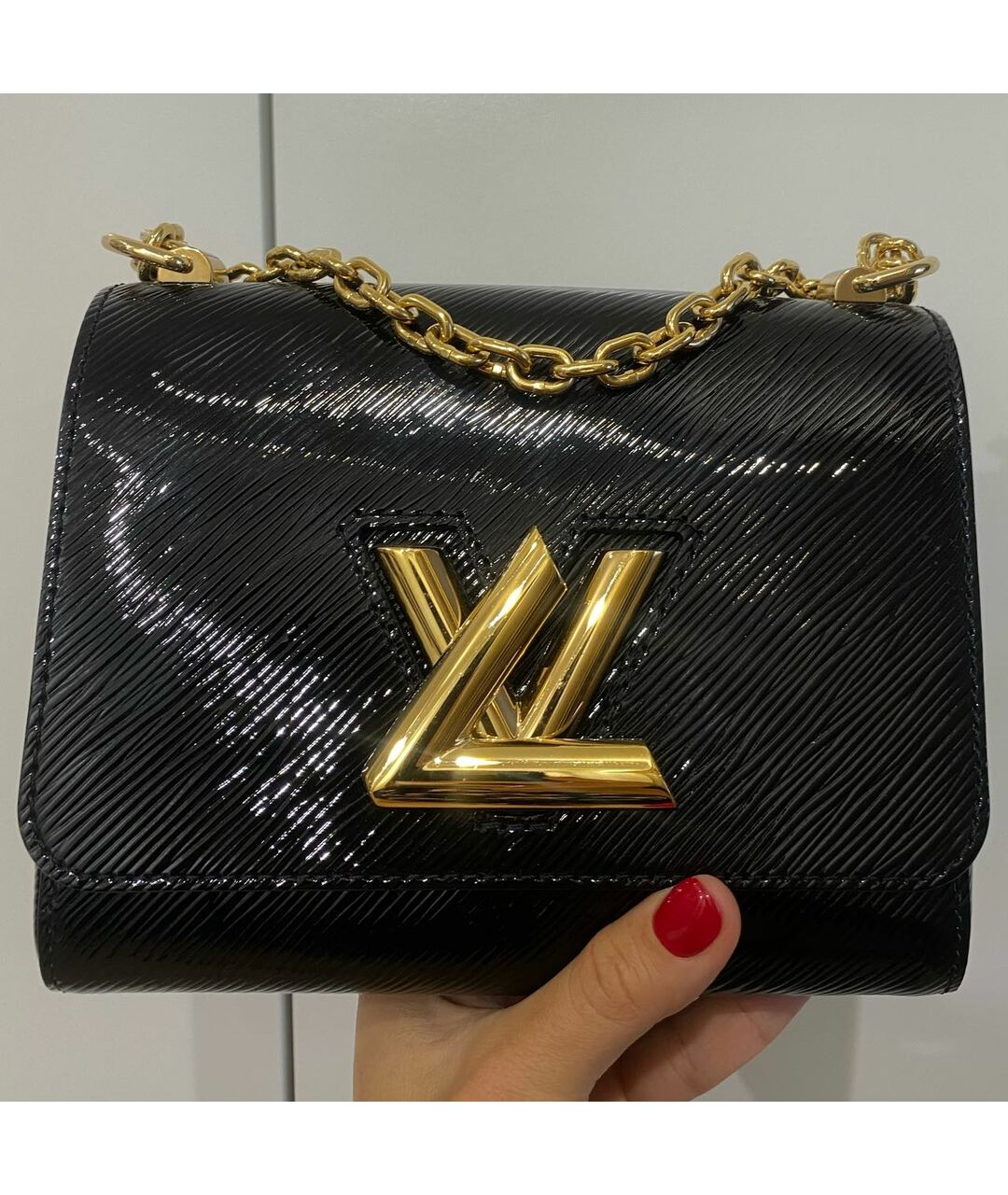LOUIS VUITTON Черная сумка тоут из лакированной кожи, фото 9