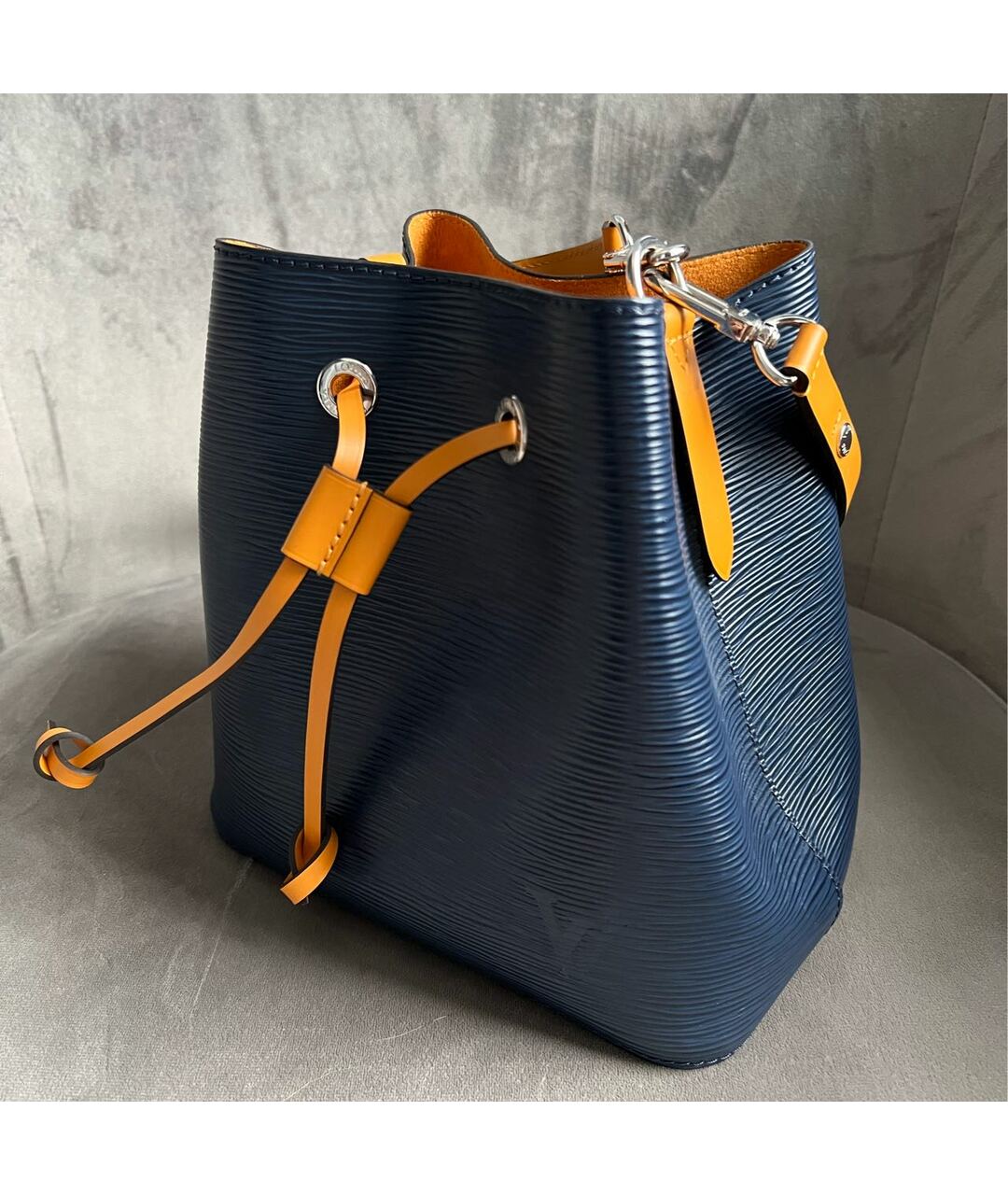 LOUIS VUITTON Синяя кожаная сумка тоут, фото 2