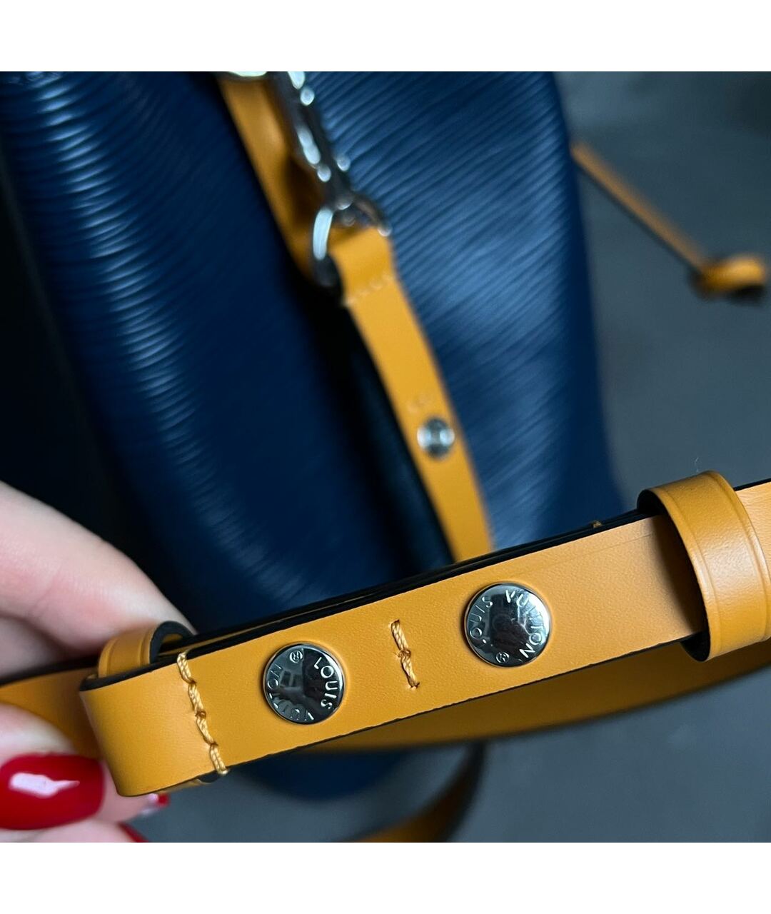 LOUIS VUITTON Синяя кожаная сумка тоут, фото 6