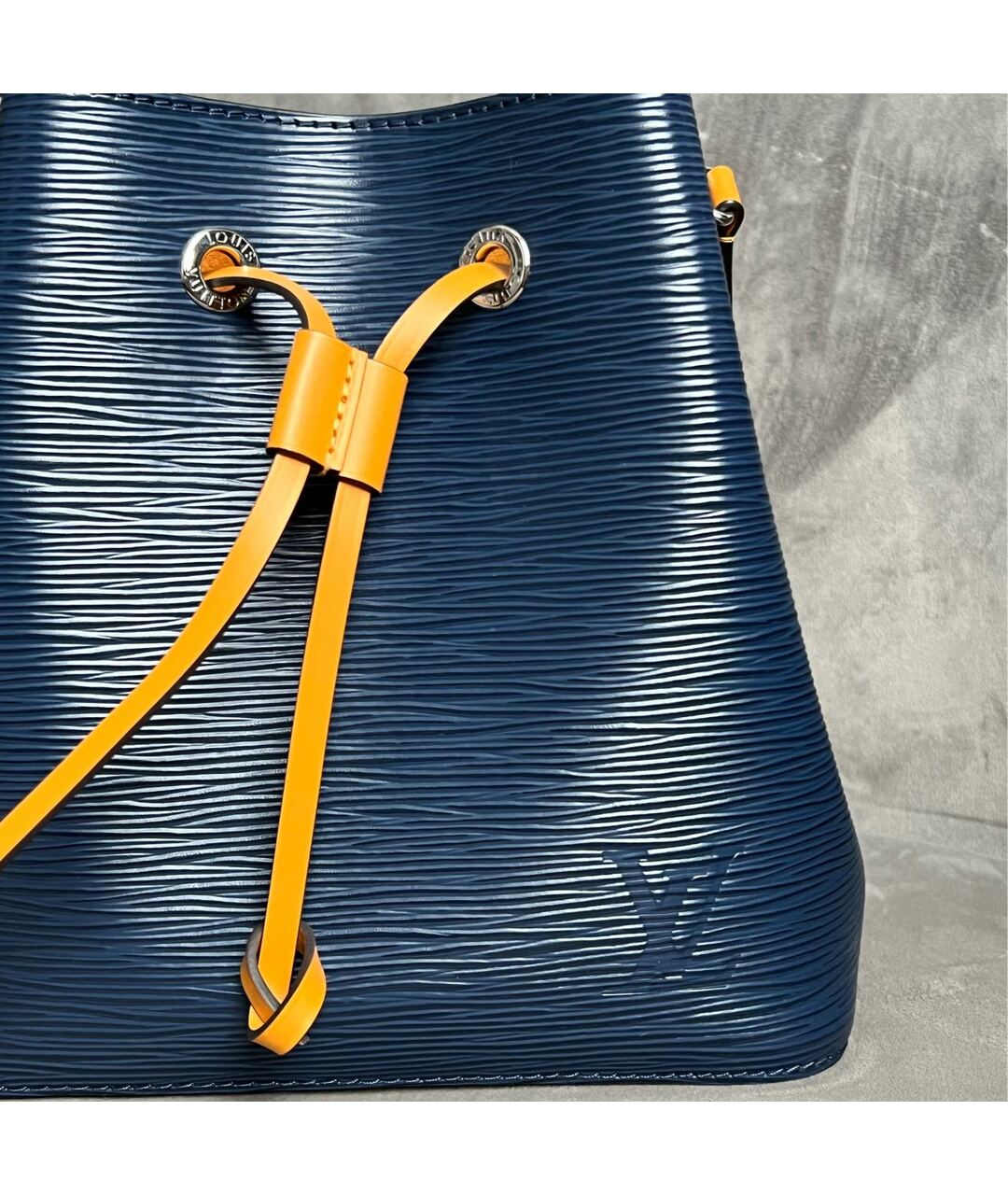 LOUIS VUITTON Синяя кожаная сумка тоут, фото 7