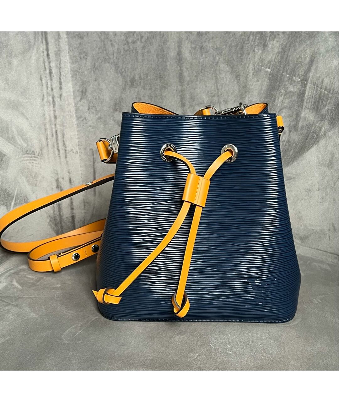 LOUIS VUITTON Синяя кожаная сумка тоут, фото 9