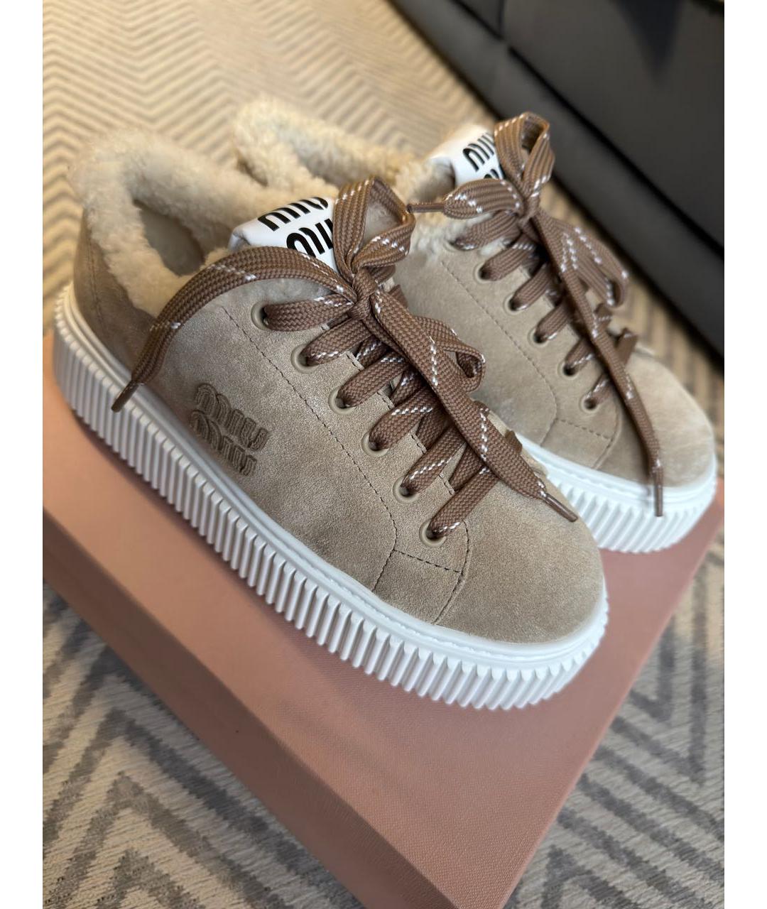 MIU MIU Бежевые замшевые кроссовки, фото 2