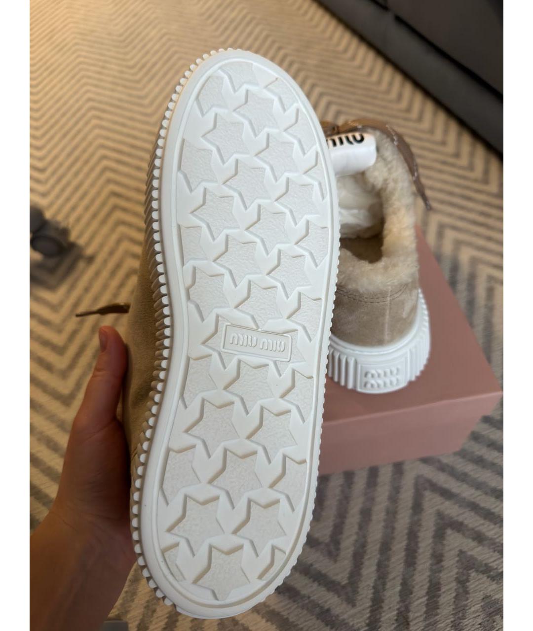 MIU MIU Бежевые замшевые кроссовки, фото 5