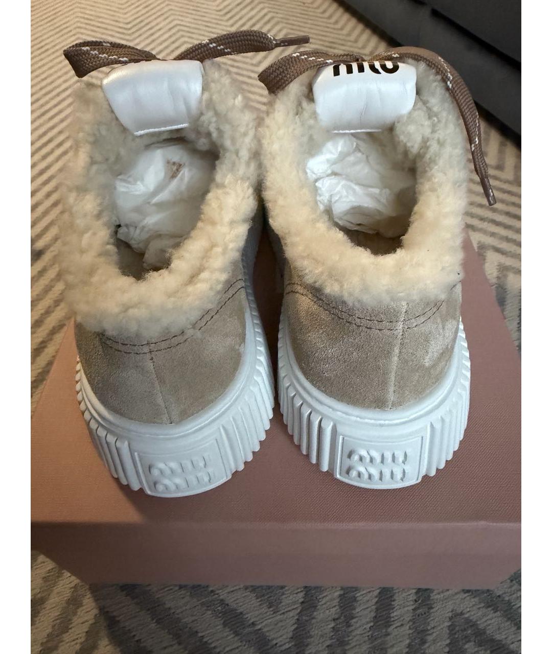 MIU MIU Бежевые замшевые кроссовки, фото 4