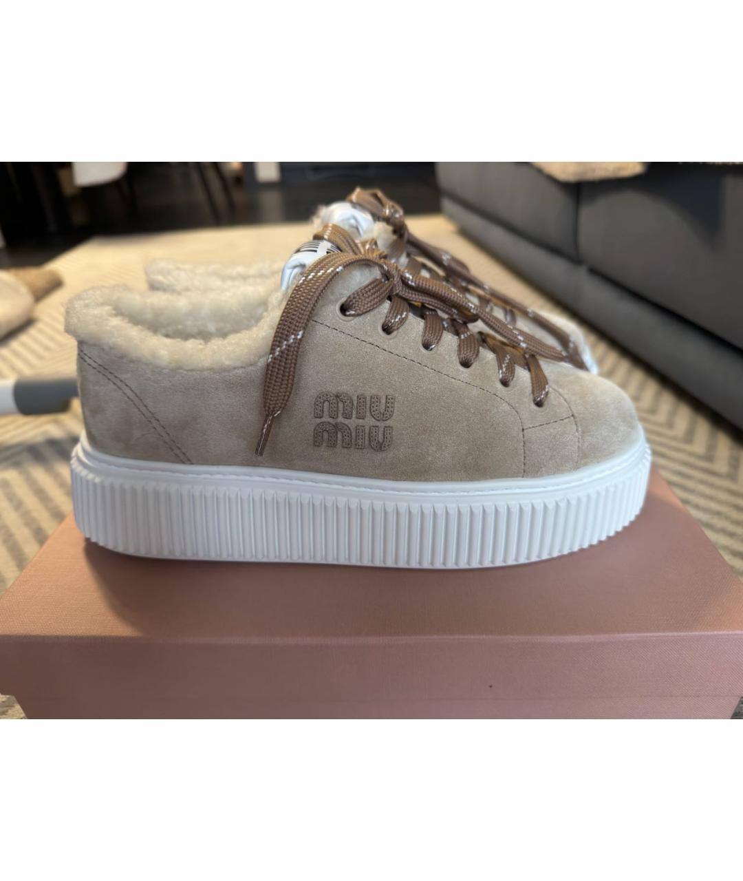 MIU MIU Бежевые замшевые кроссовки, фото 6