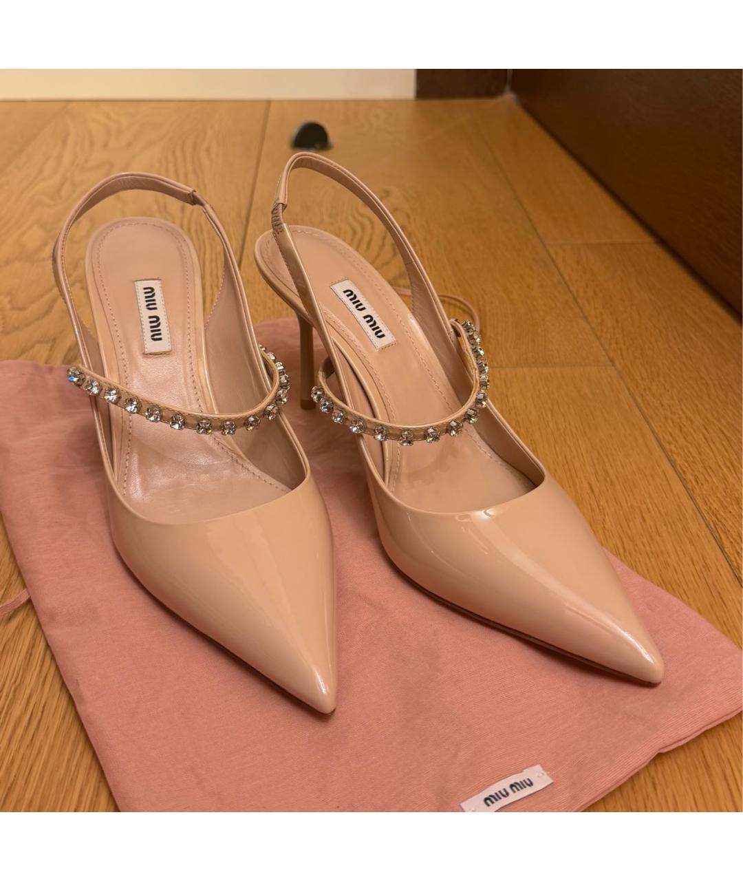 MIU MIU Бежевые туфли из лакированной кожи, фото 2