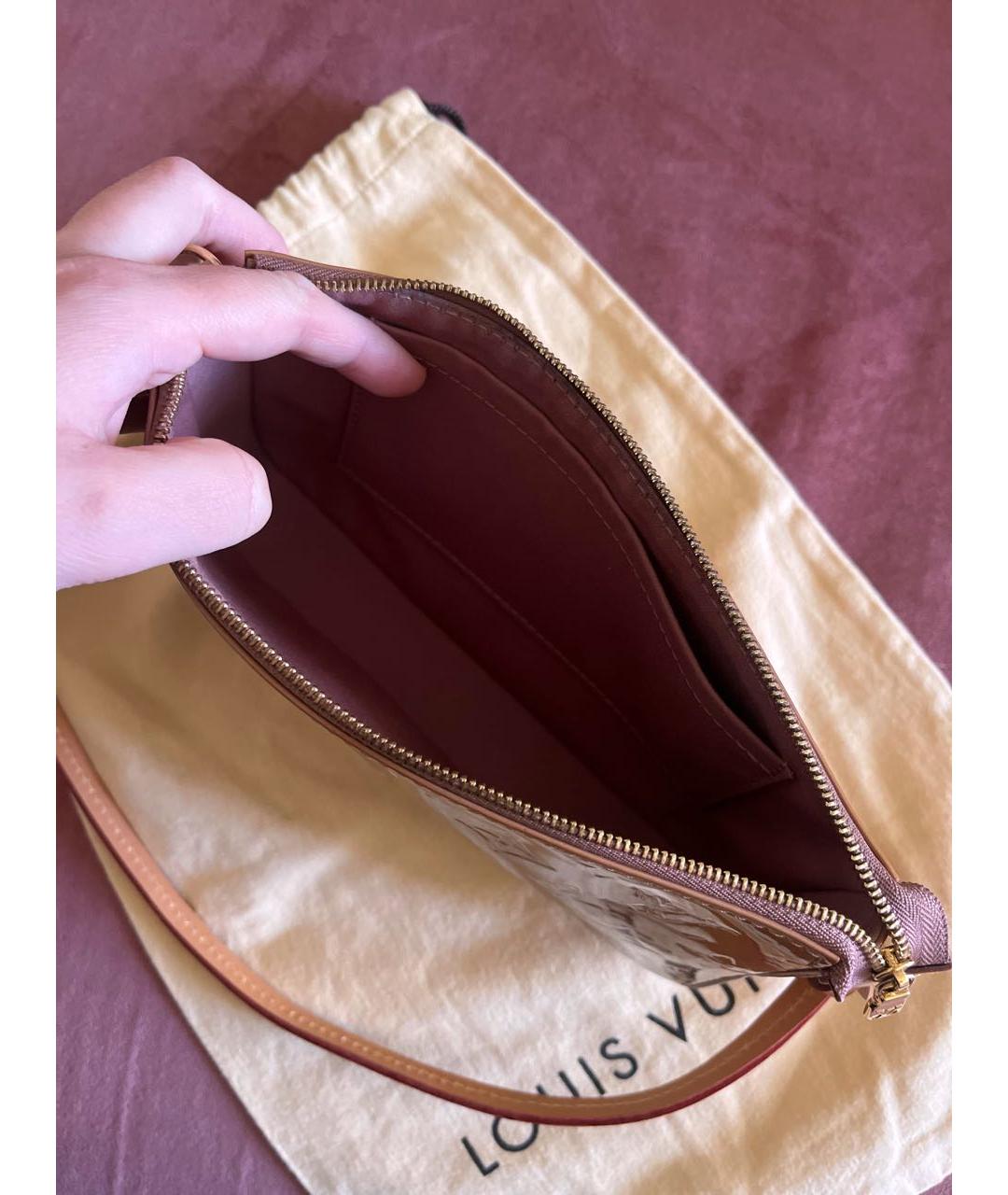 LOUIS VUITTON Бежевая сумка через плечо из лакированной кожи, фото 7