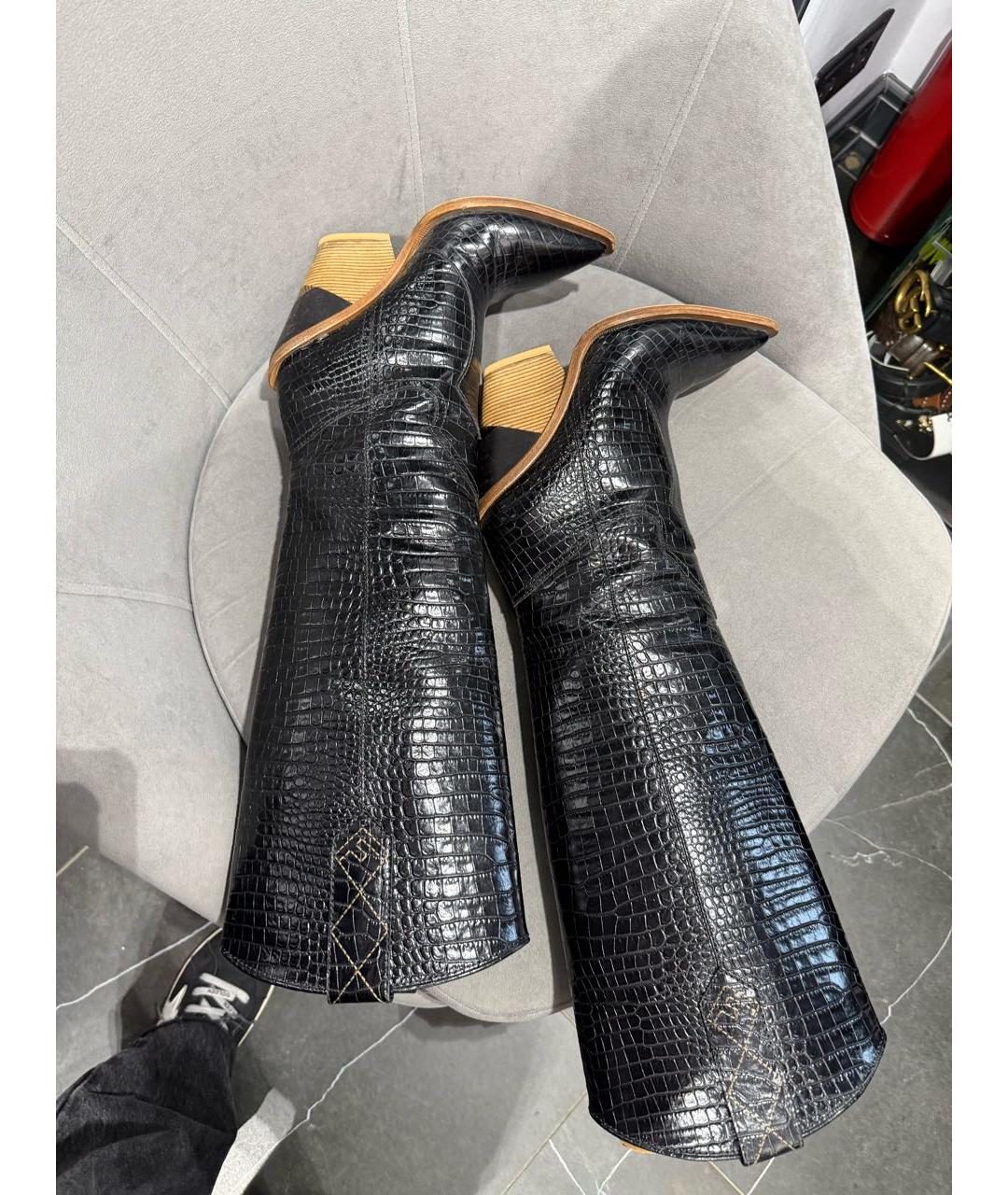 FENDI Черные сапоги из экзотической кожи, фото 5