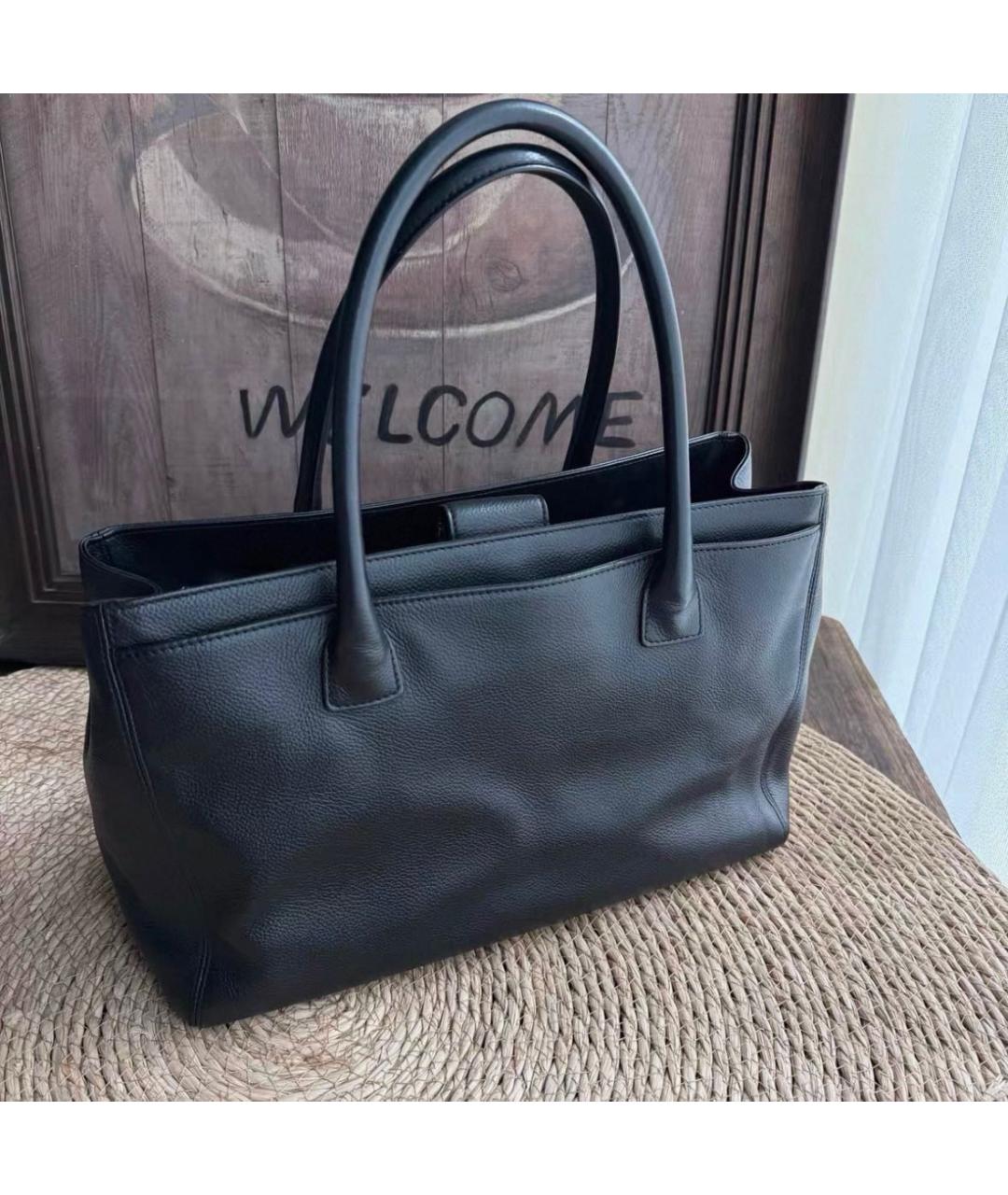 CHANEL Черная кожаная сумка с короткими ручками, фото 2