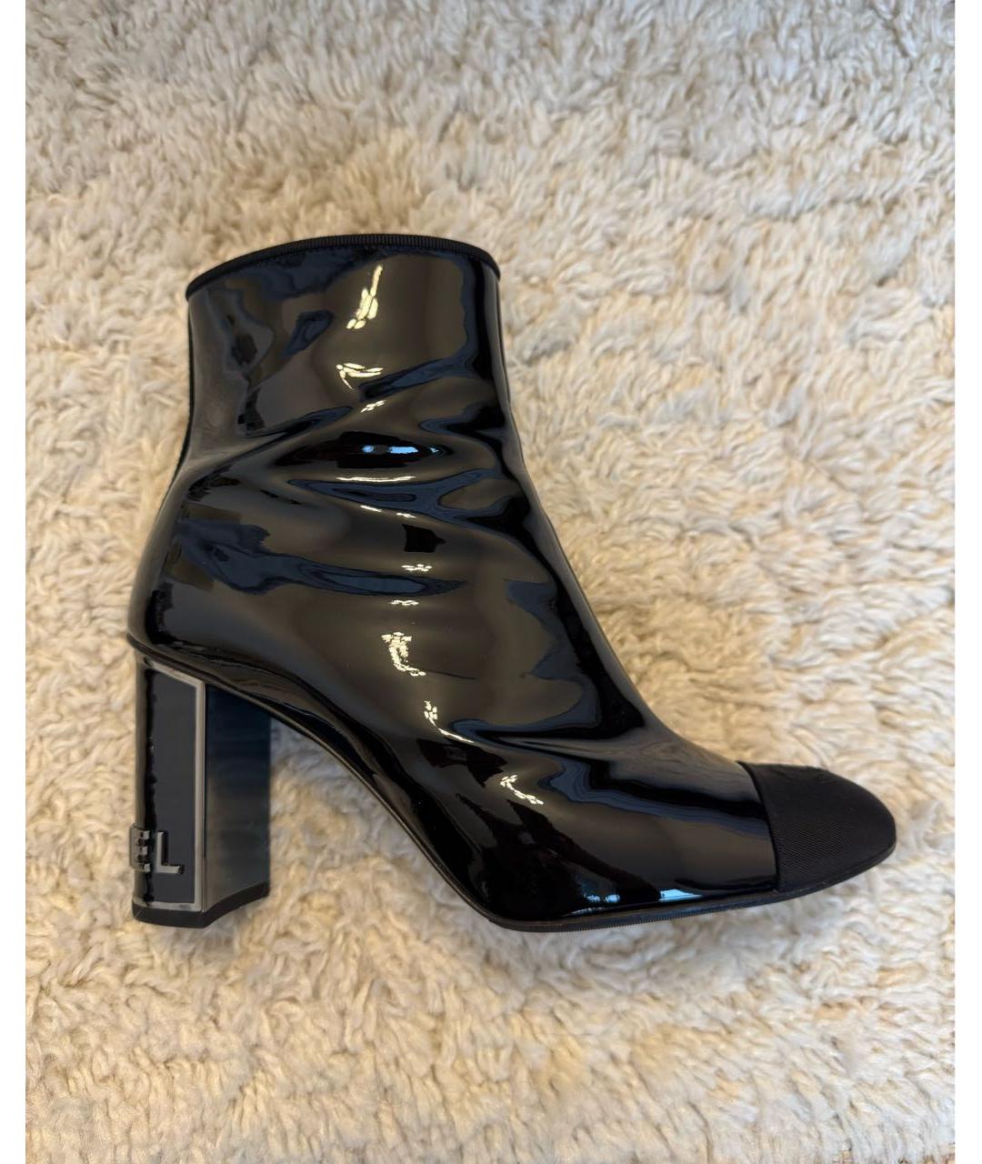 CHANEL Черные ботильоны из лакированной кожи, фото 7