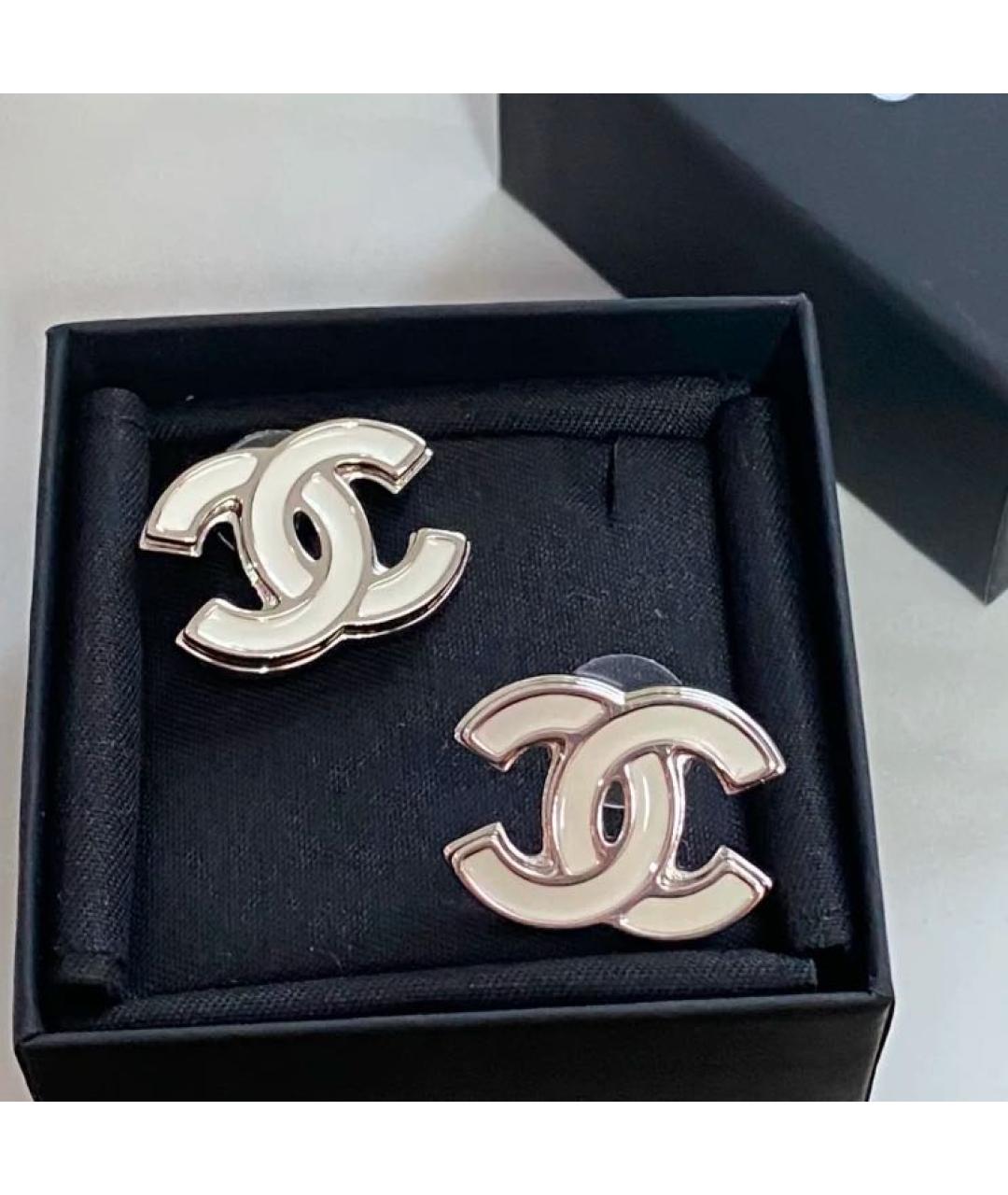 CHANEL Белые металлические серьги, фото 3