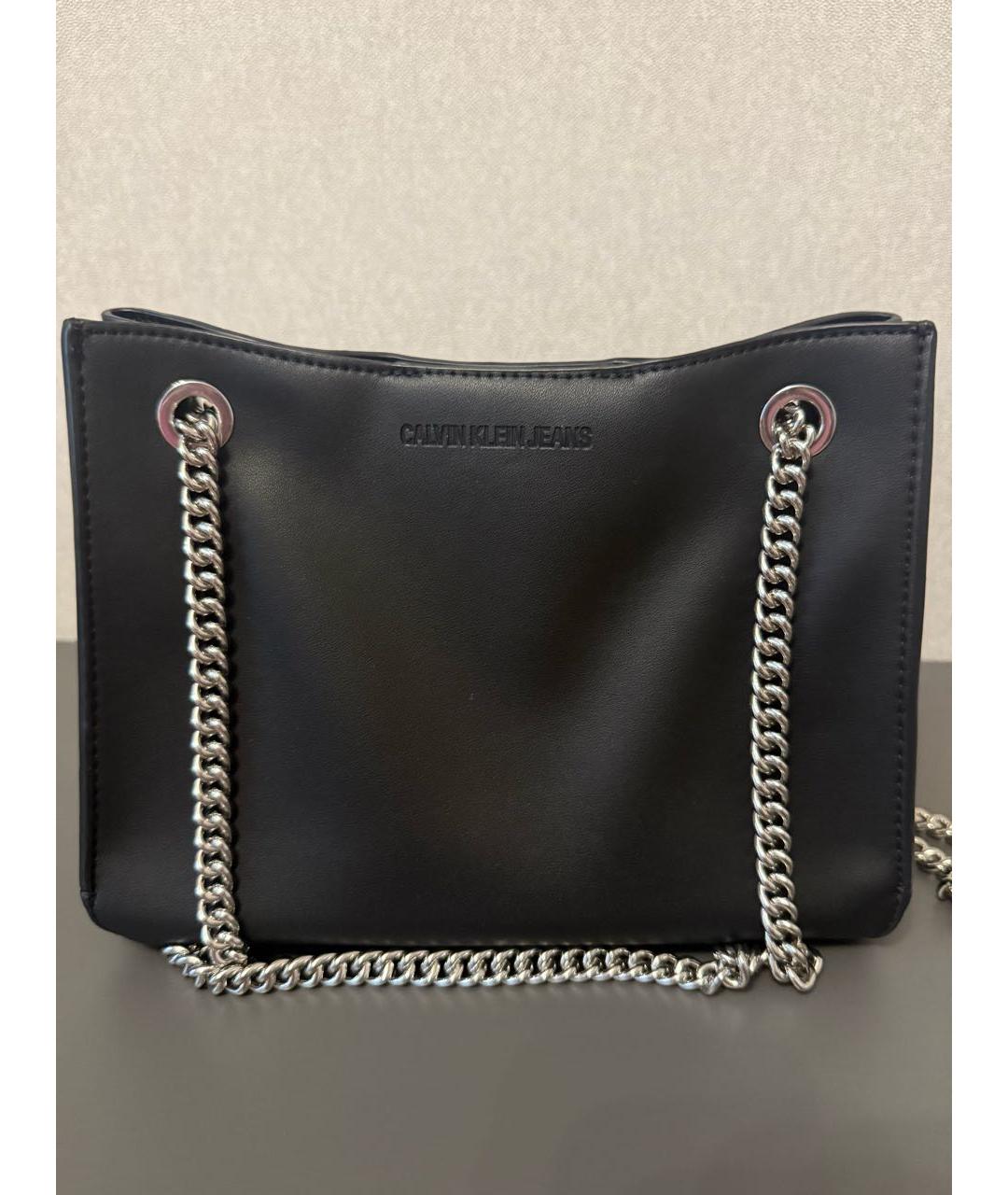 CALVIN KLEIN Черная сумка с короткими ручками из искусственной кожи, фото 2