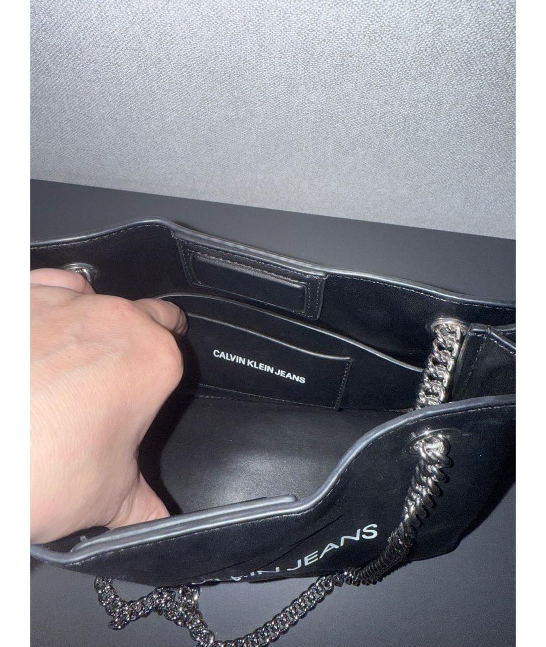 CALVIN KLEIN Черная сумка с короткими ручками из искусственной кожи, фото 5