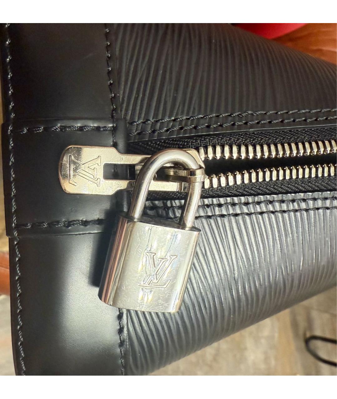 LOUIS VUITTON Черная кожаная сумка с короткими ручками, фото 7
