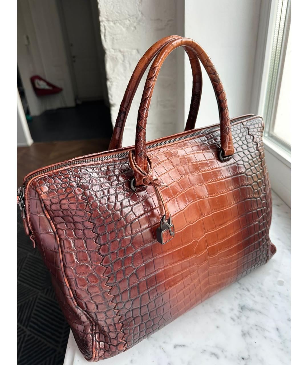 BOTTEGA VENETA Коричневая кожаная сумка тоут, фото 2