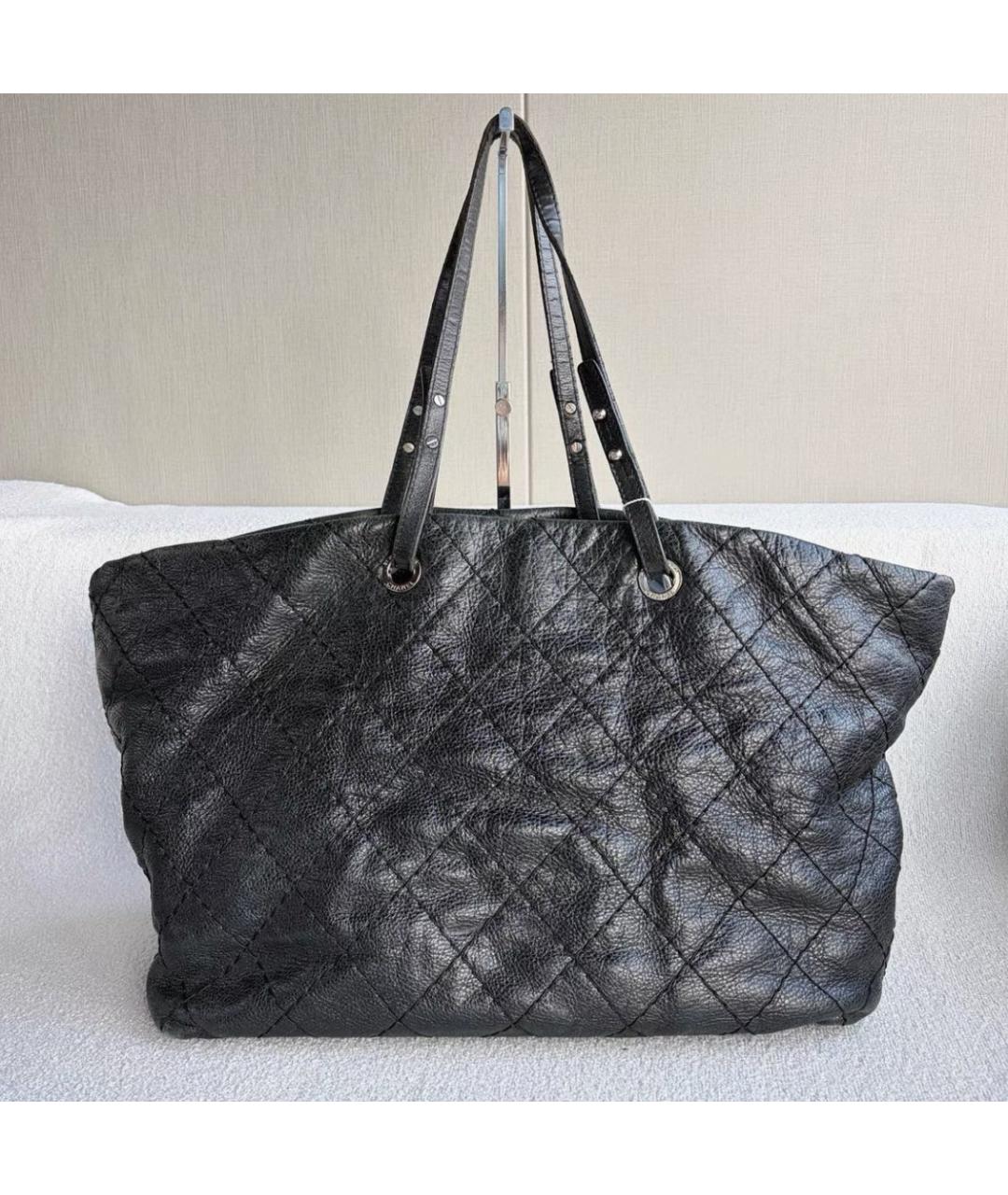 CHANEL Черная кожаная сумка с короткими ручками, фото 3