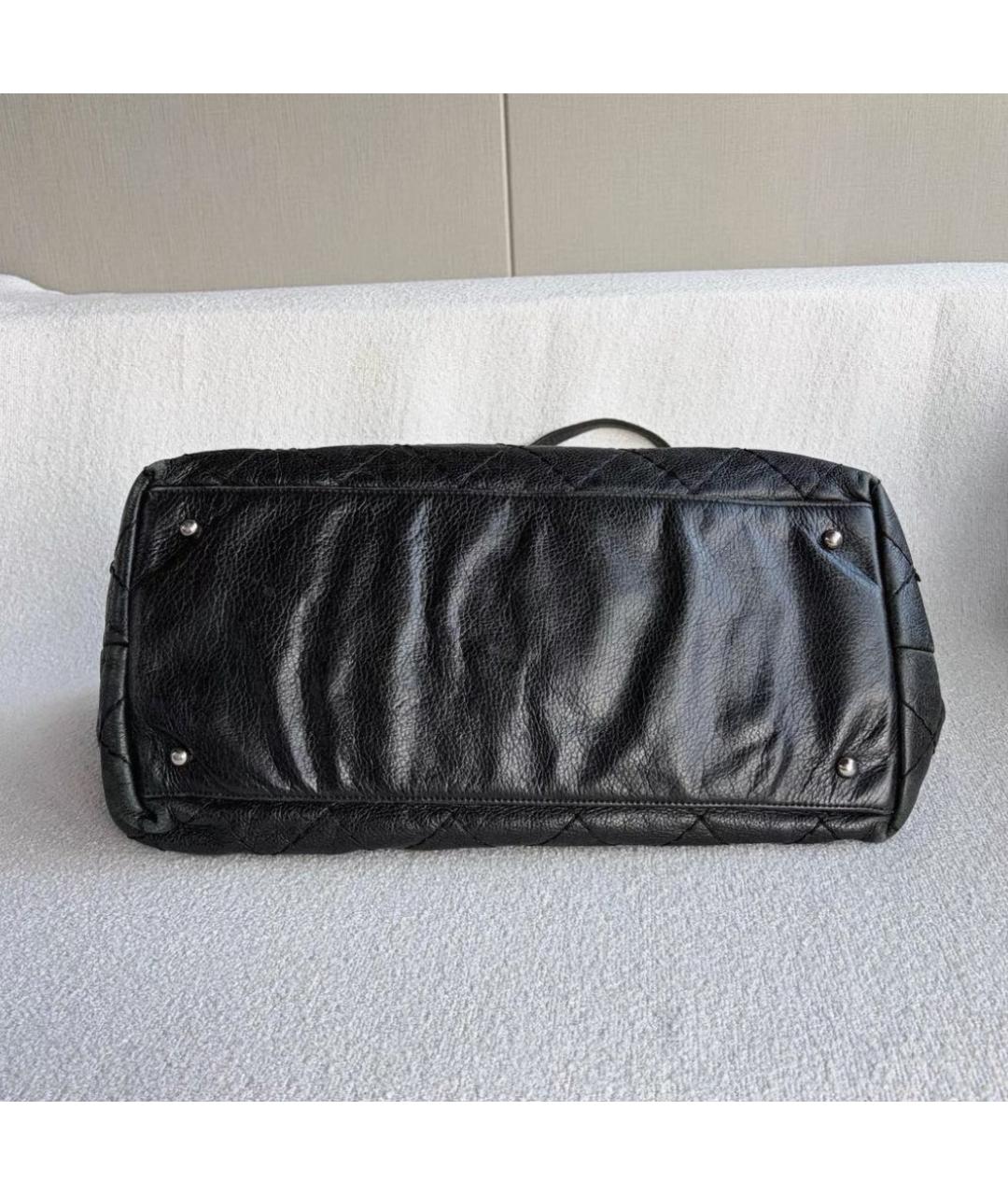 CHANEL Черная кожаная сумка с короткими ручками, фото 4