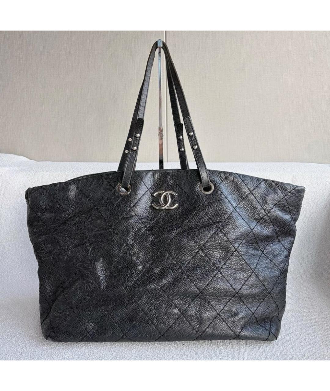 CHANEL Черная кожаная сумка с короткими ручками, фото 2