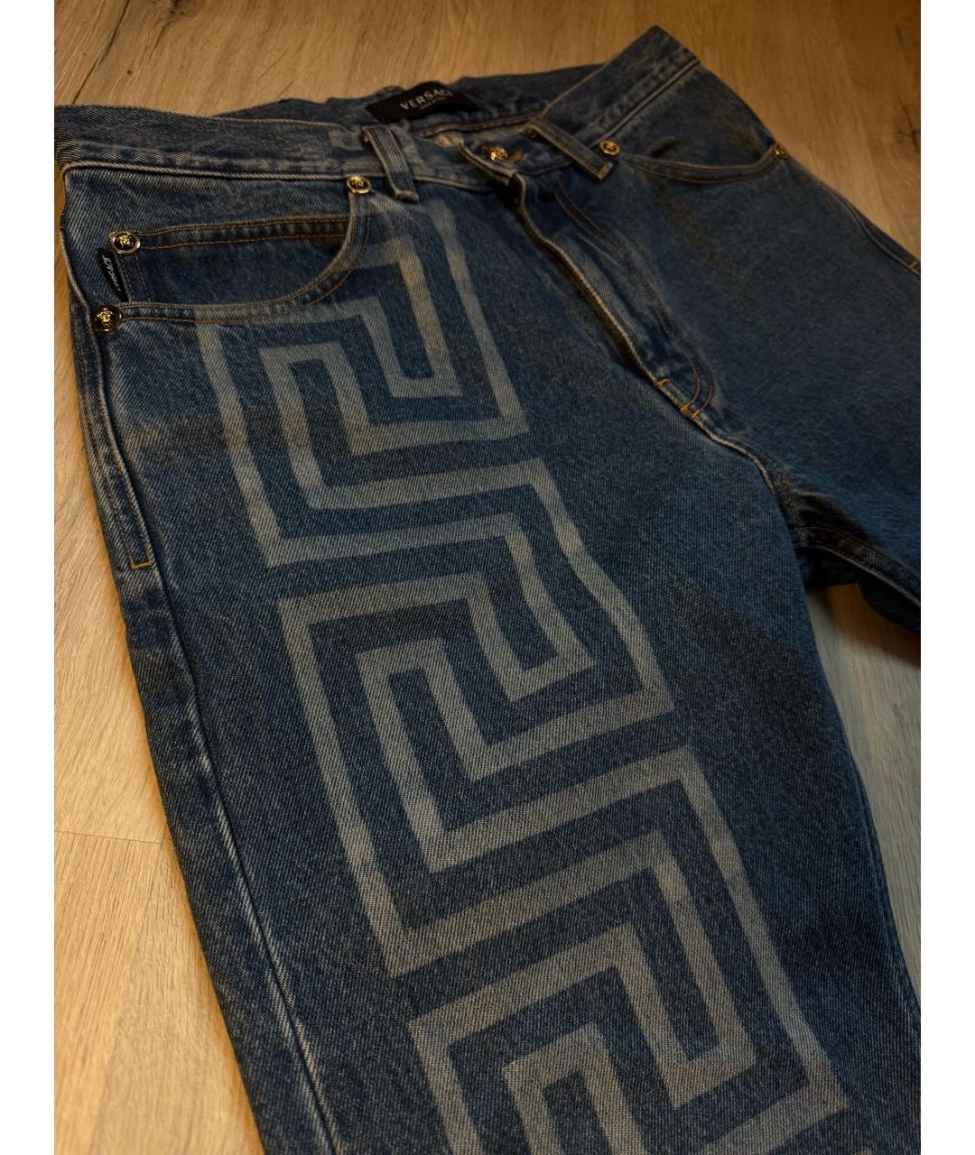 VERSACE Голубые хлопко-полиэстеровые прямые джинсы, фото 4