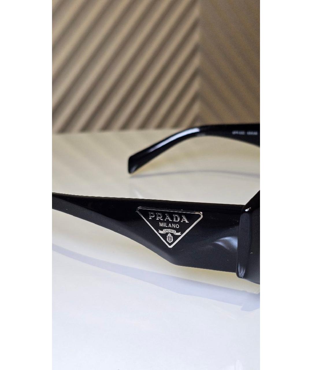 PRADA Черные пластиковые солнцезащитные очки, фото 2