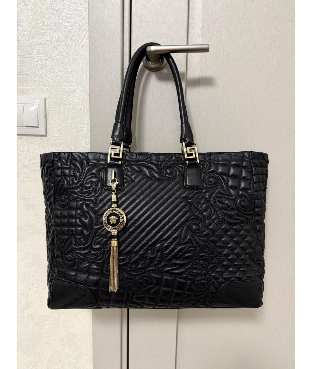 VERSACE Черная кожаная сумка с короткими ручками, фото 9