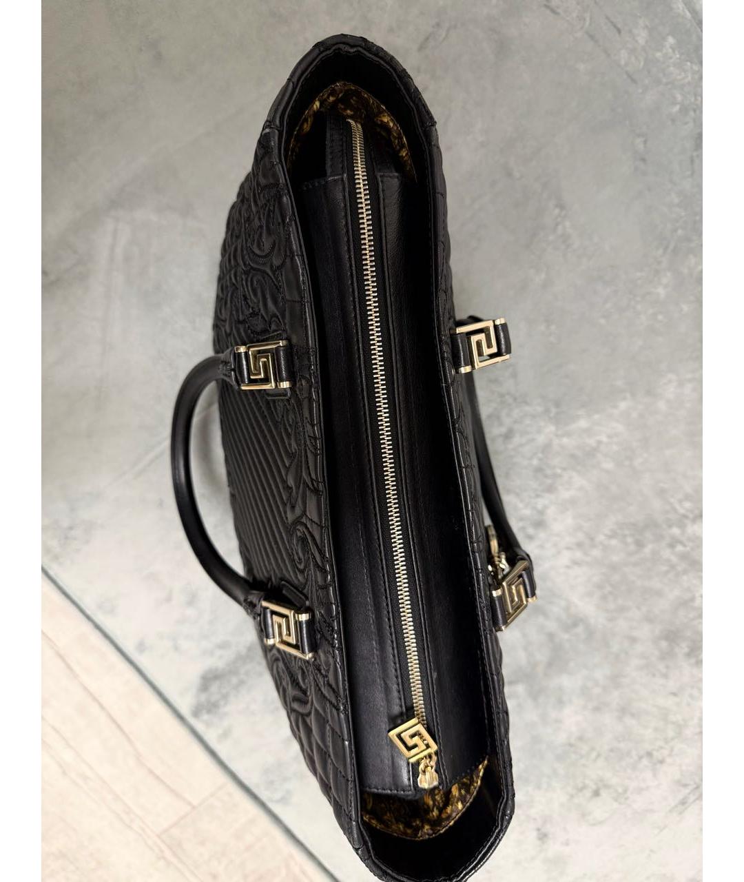 VERSACE Черная кожаная сумка с короткими ручками, фото 3