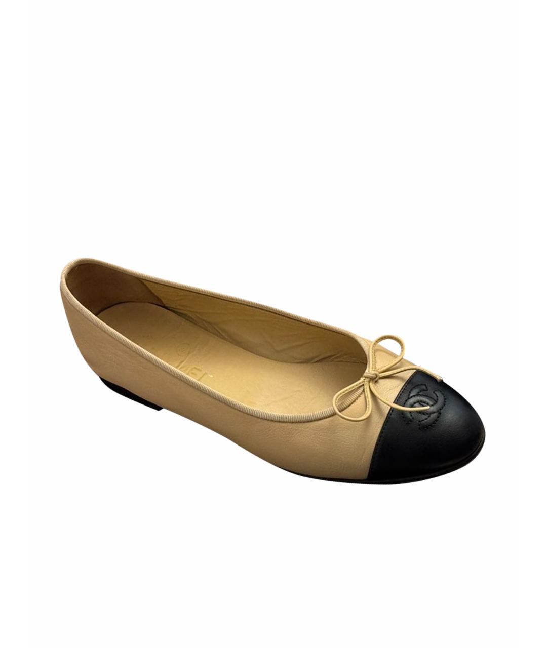 CHANEL Бежевые кожаные балетки, фото 1